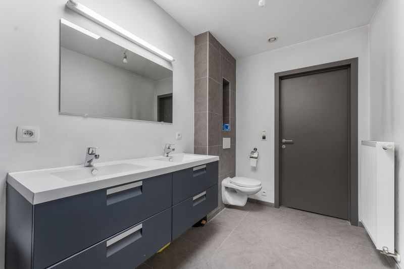 Stijlvolle en energiezuinige woning met garage in het bruisende centrum van Roeselare foto 10