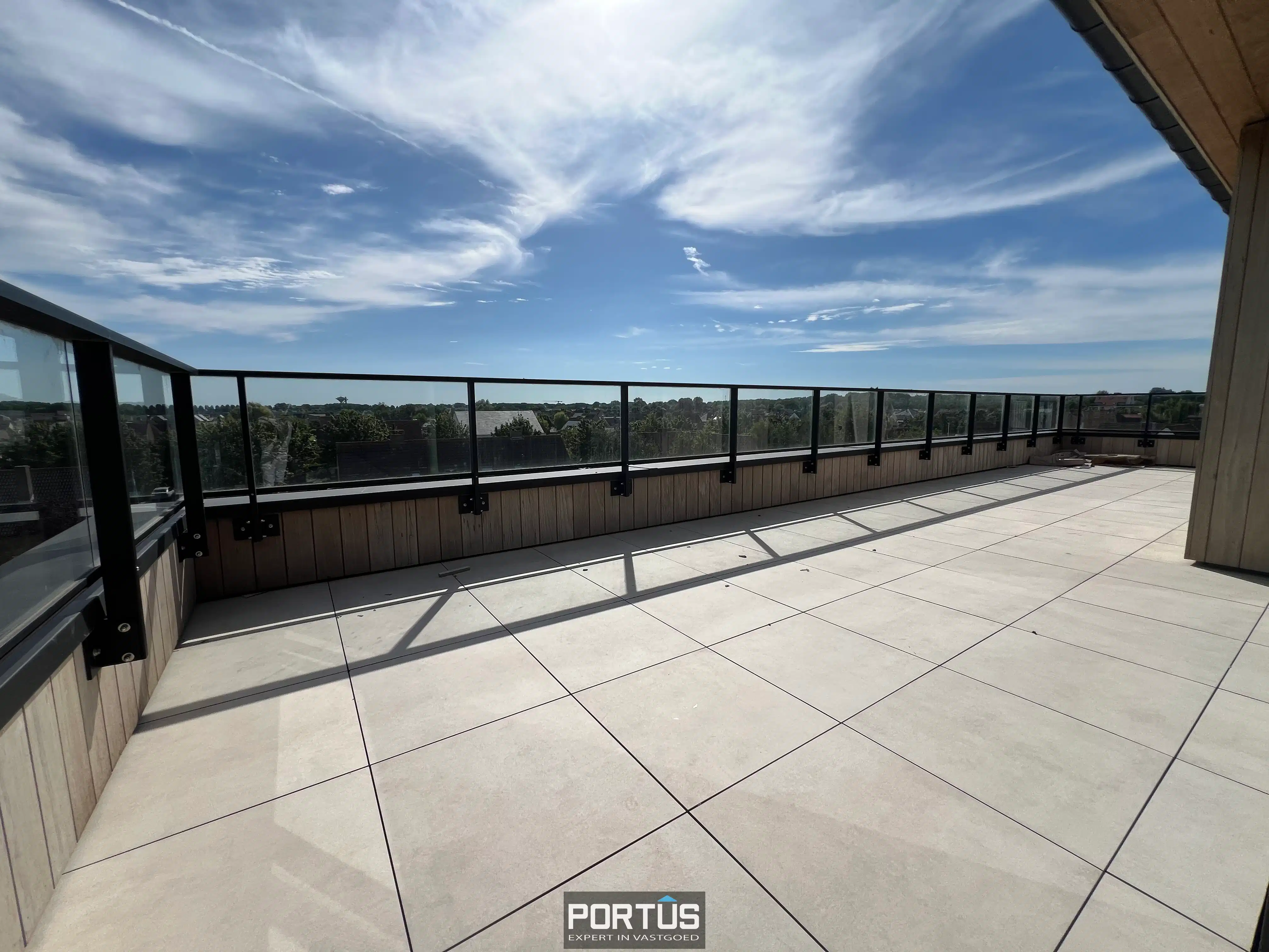 Instapklaar nieuwbouwappartement te koop met 3 slaapkamer in Residentie Portanic te Nieuwpoort foto {{pictureIndex}}