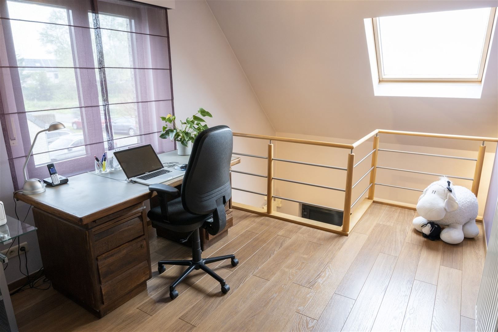 Kwalitatief afgewerkte woning met zonnige tuin, 3 slaapkamers en bureau. foto 25