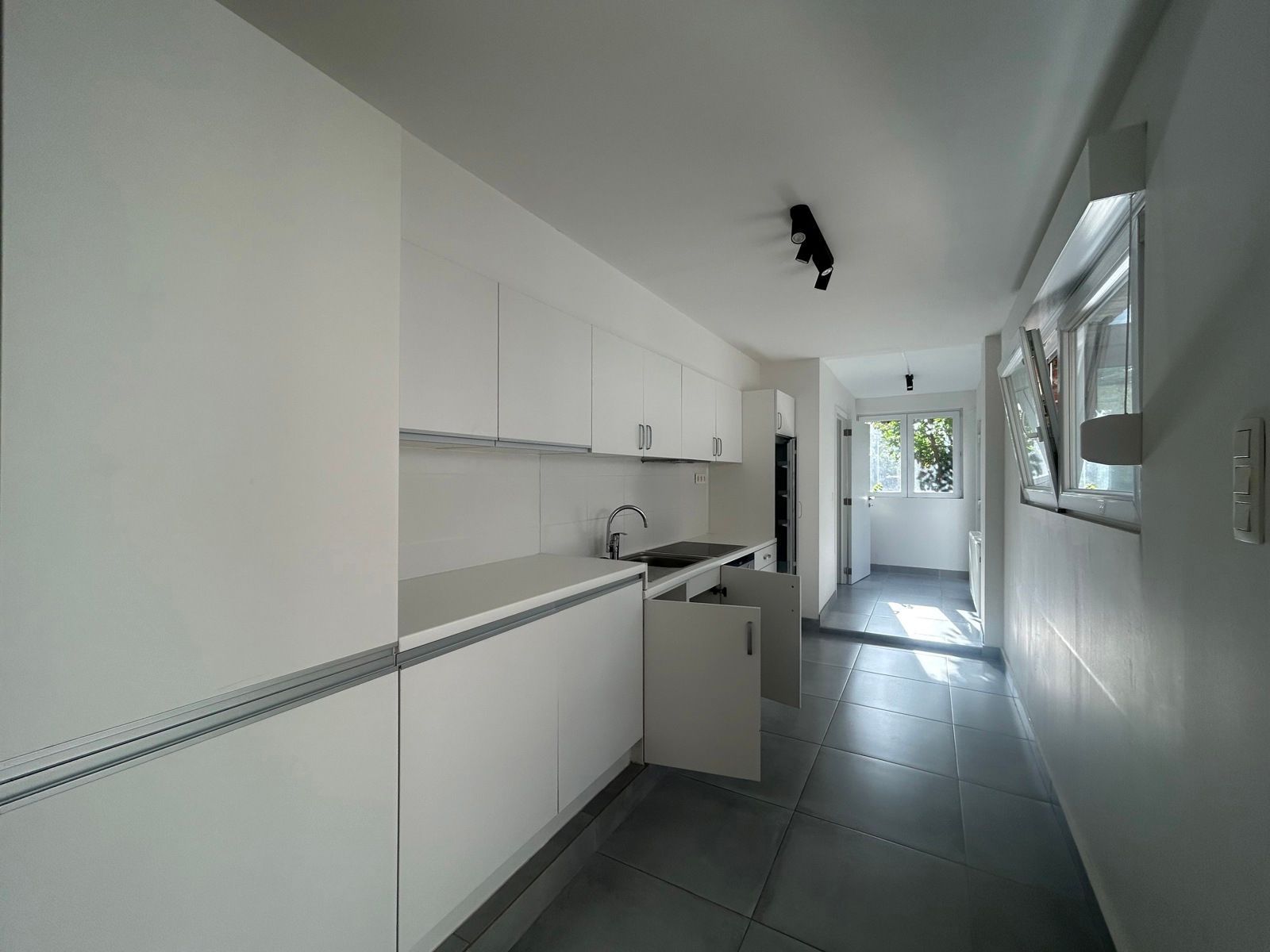 Prachtige woning met grote tuin foto 8