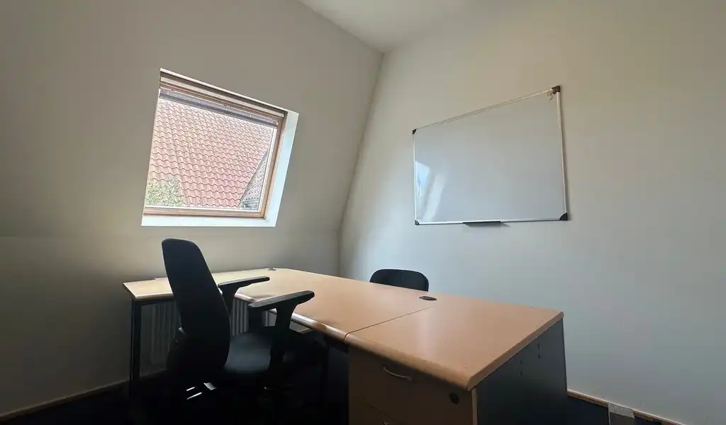 Ingedeeld kantoor te huur in standalone kantoorgebouw in Deurle foto 9