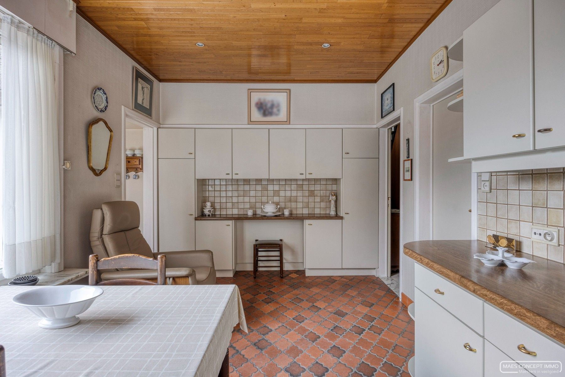 Woning met handelsruimte boordevol karakter op topligging in Zulte foto 8