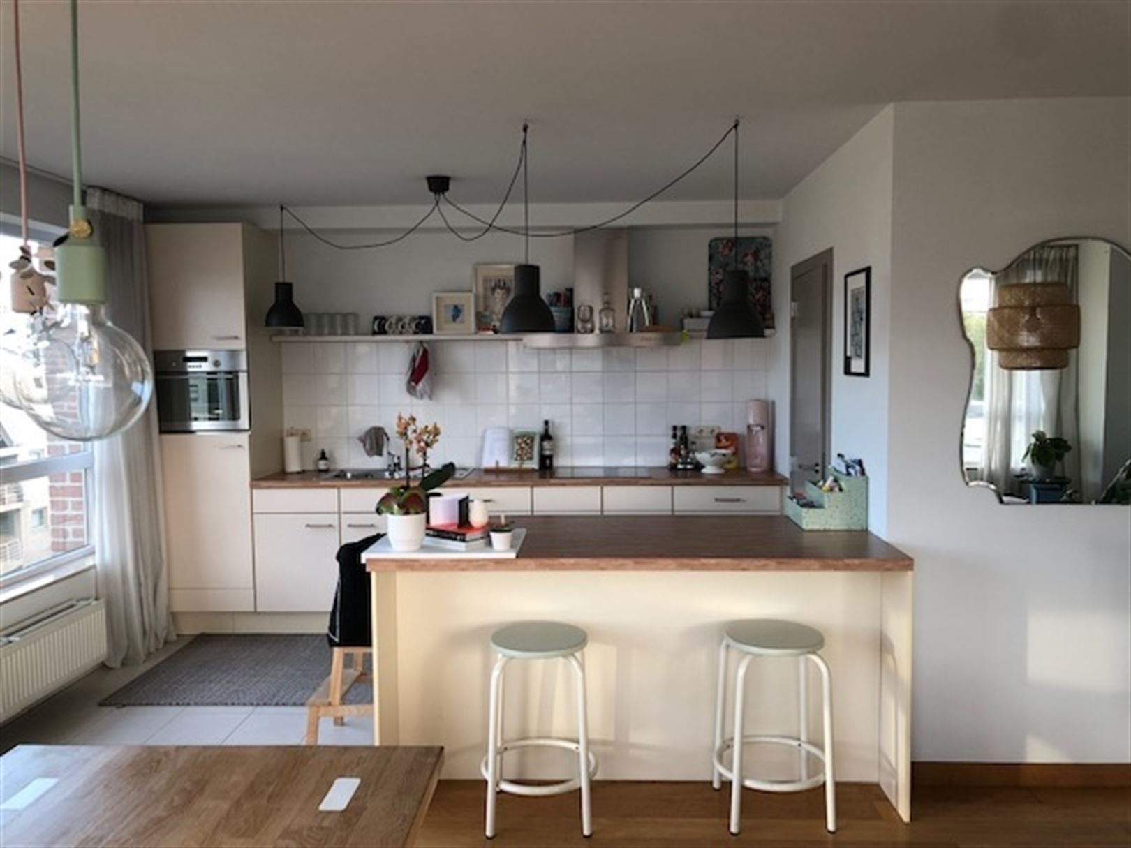 Licht hoekappartement met 2 slaapkamers, terras en parking foto 4
