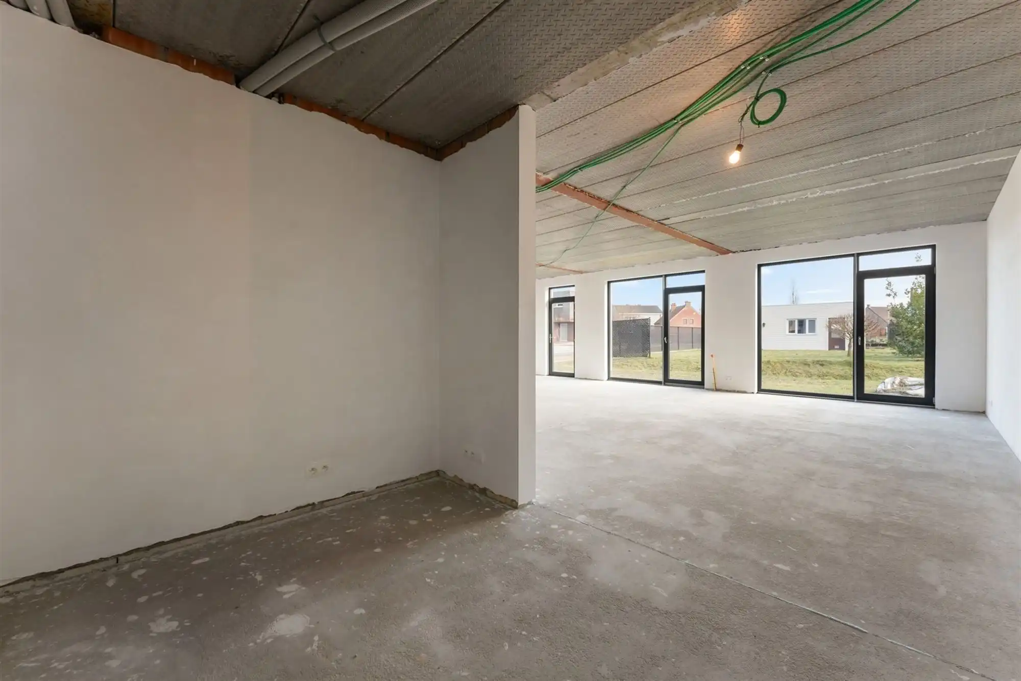 AF TE WERKEN RUIME WONING (222M²) MET 2 SLAAPKAMERS EN TUIN MET TUINKAMER OP 6A 81CA TE PAAL  foto 8