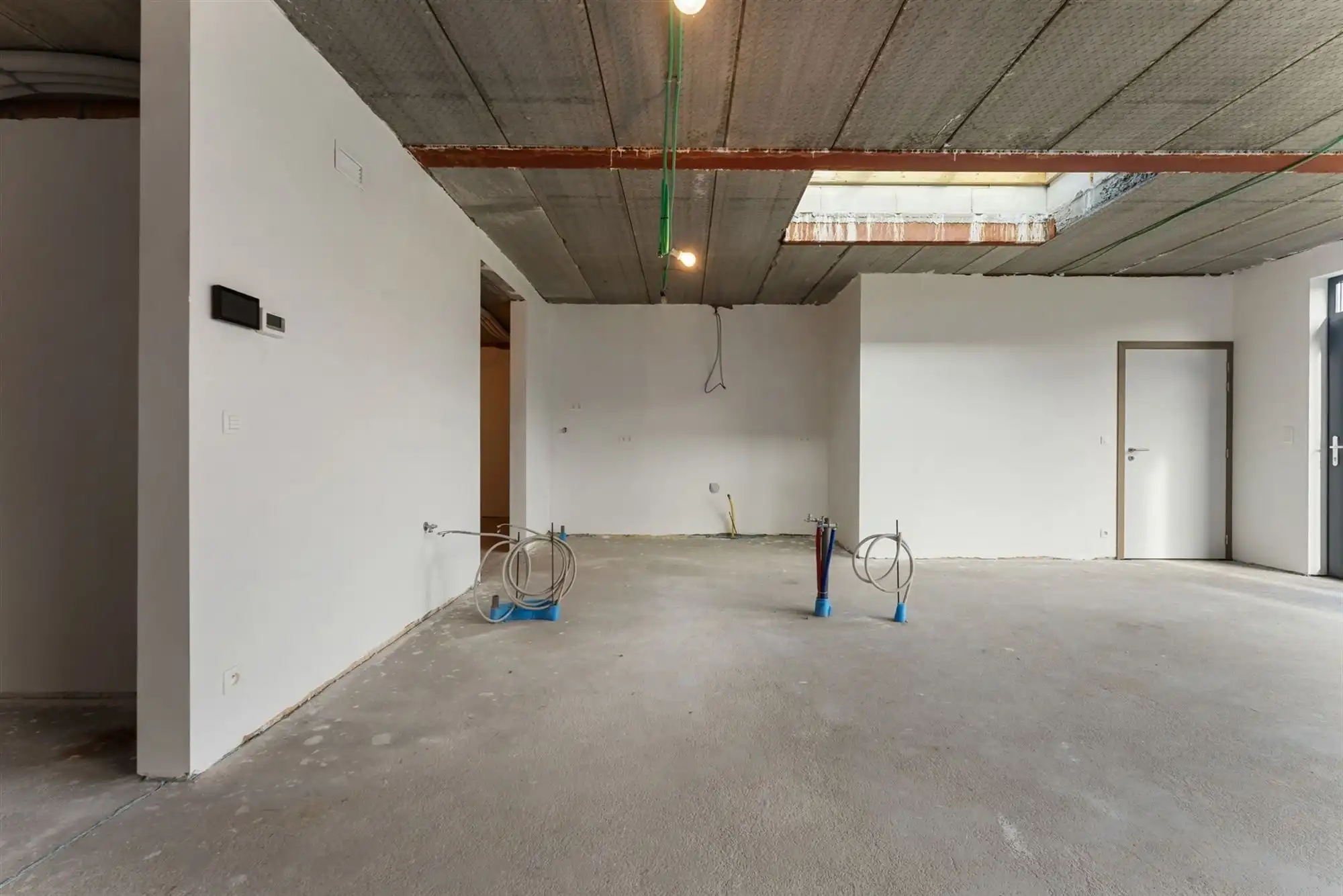 AF TE WERKEN RUIME WONING (222M²) MET 2 SLAAPKAMERS EN TUIN MET TUINKAMER OP 6A 81CA TE PAAL  foto 8