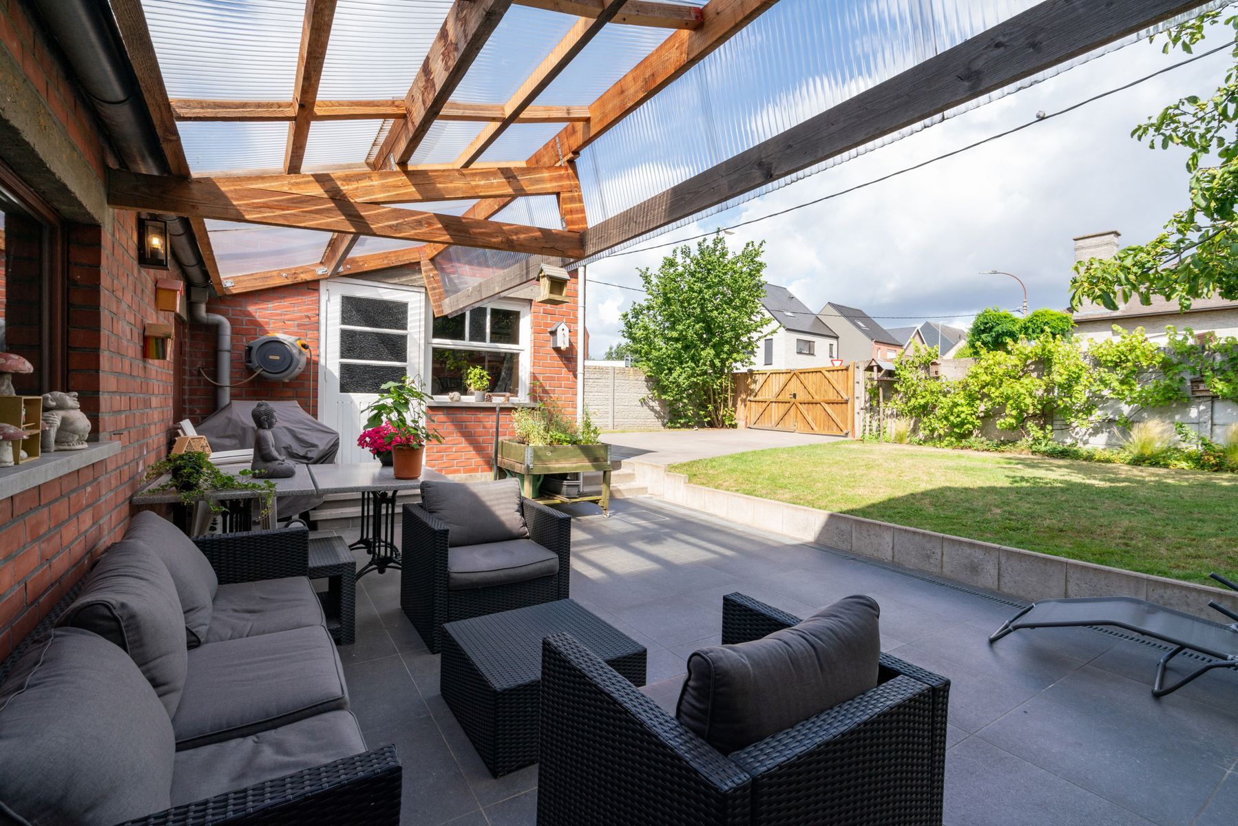 Instapklare halfopen bebouwing met 4 slaapkamers en tuin foto 14