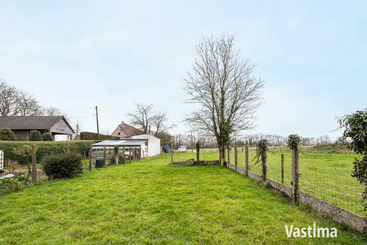 Woning met loods en grote tuin foto 26