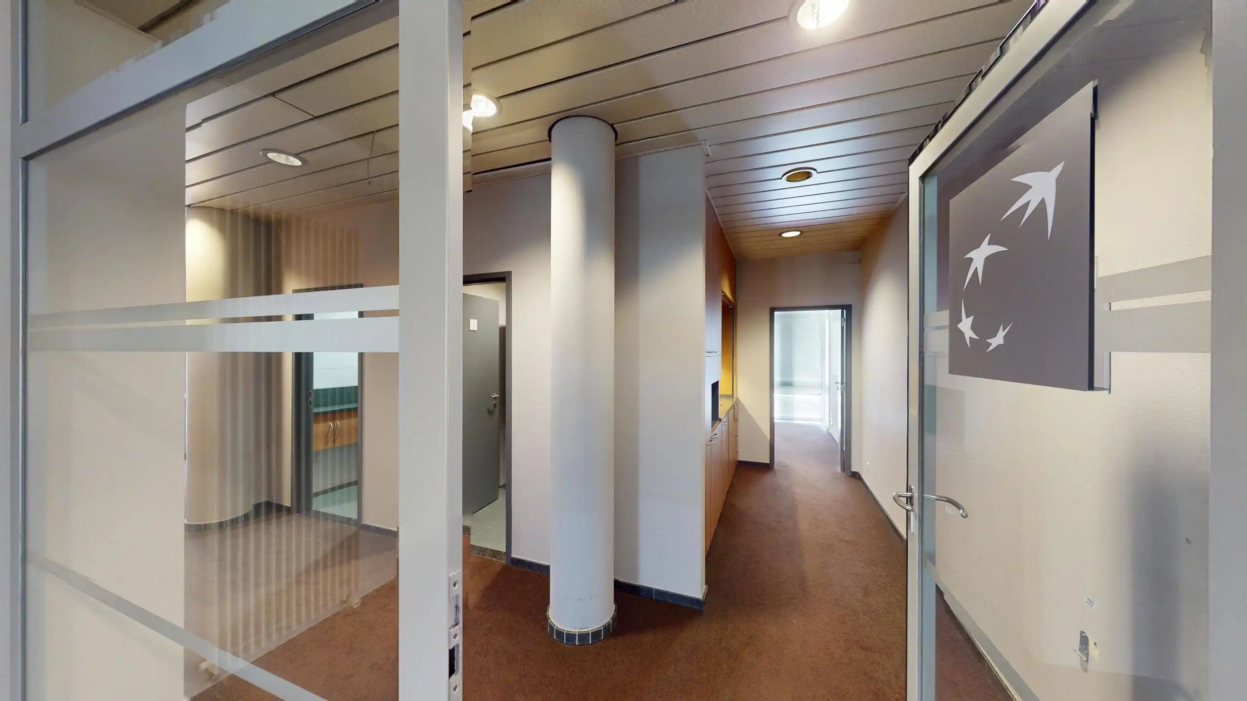 Zeer ruim kantoor op commerciële locatie in centrum Beringen foto 13