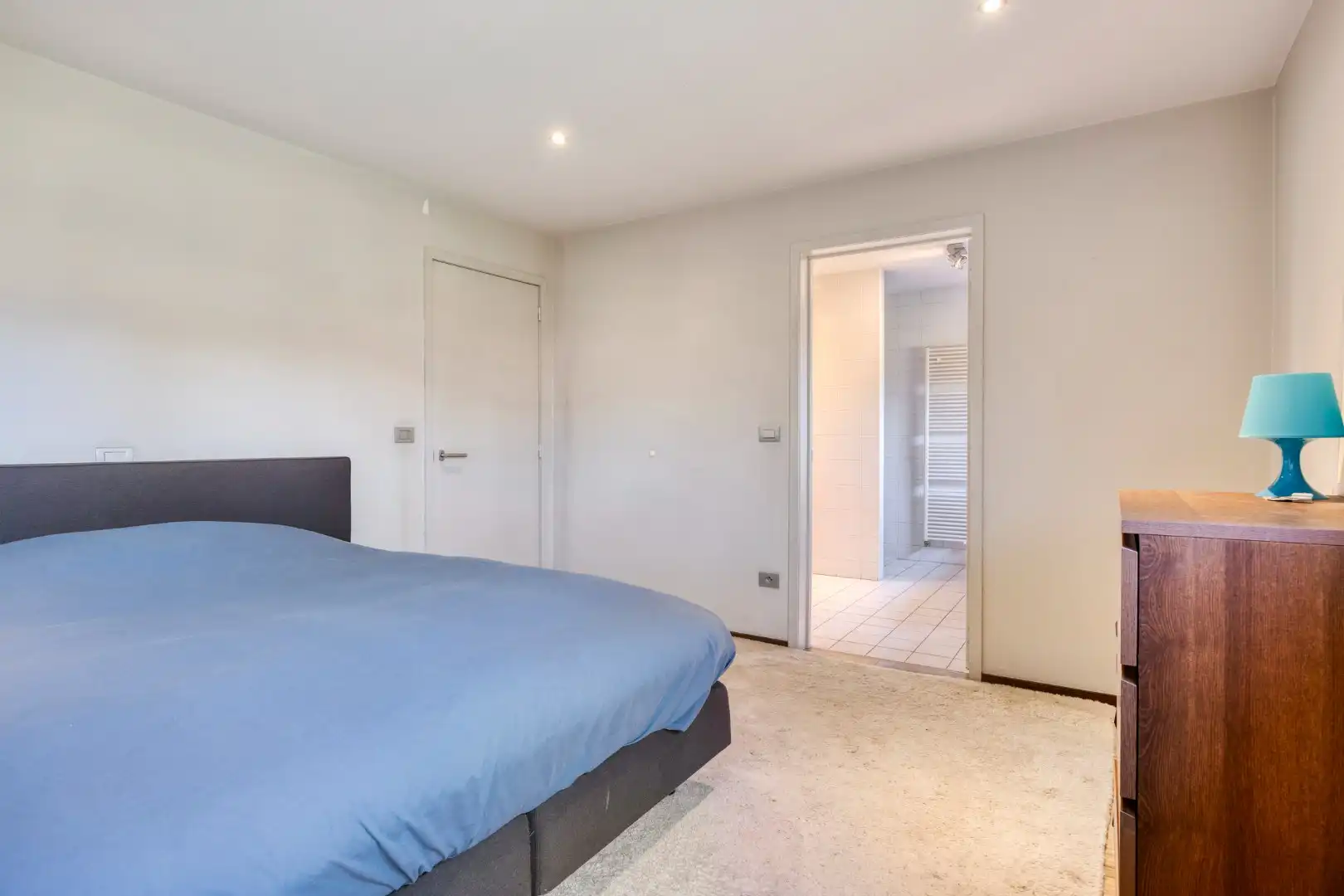 Moderne, ruim ingedeelde woning op een mooi perceel van 13 are met zwembad. foto 23