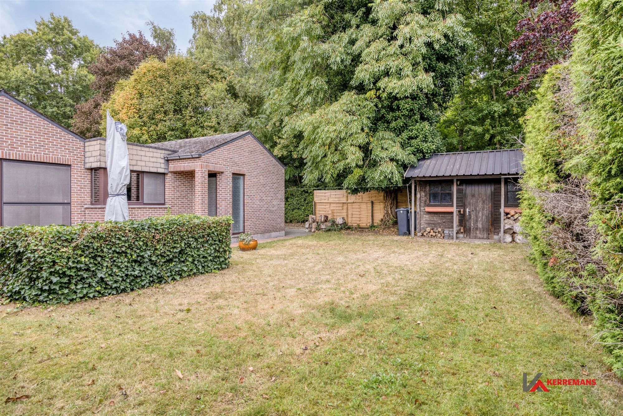 Laagbouwwoning met 3 slaapkamers, garage en tuin.  foto 26