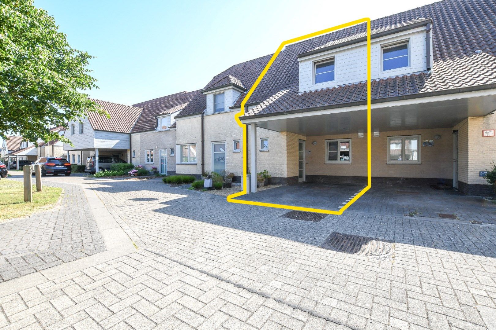 Instapklare gezinswoning met 4 slaapkamers en tuin in De Haan foto {{pictureIndex}}