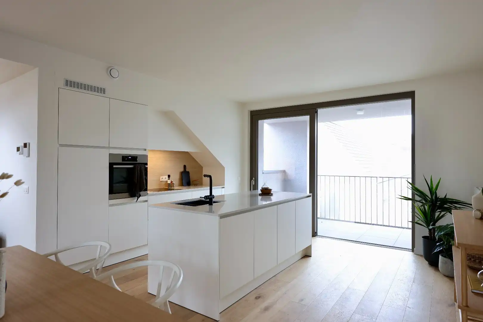 Lichtrijk dakappartement - 2 slaapkamers - ondergrondse parking foto 6