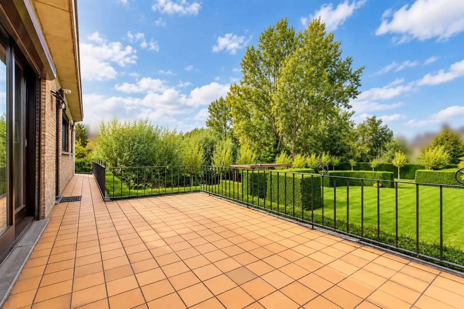 RUIME OPEN BEBOUWING OP EEN PERCEEL VAN 2.810 M² VEEL POTENTIEEL EN PRACHTIGE TUIN foto 13