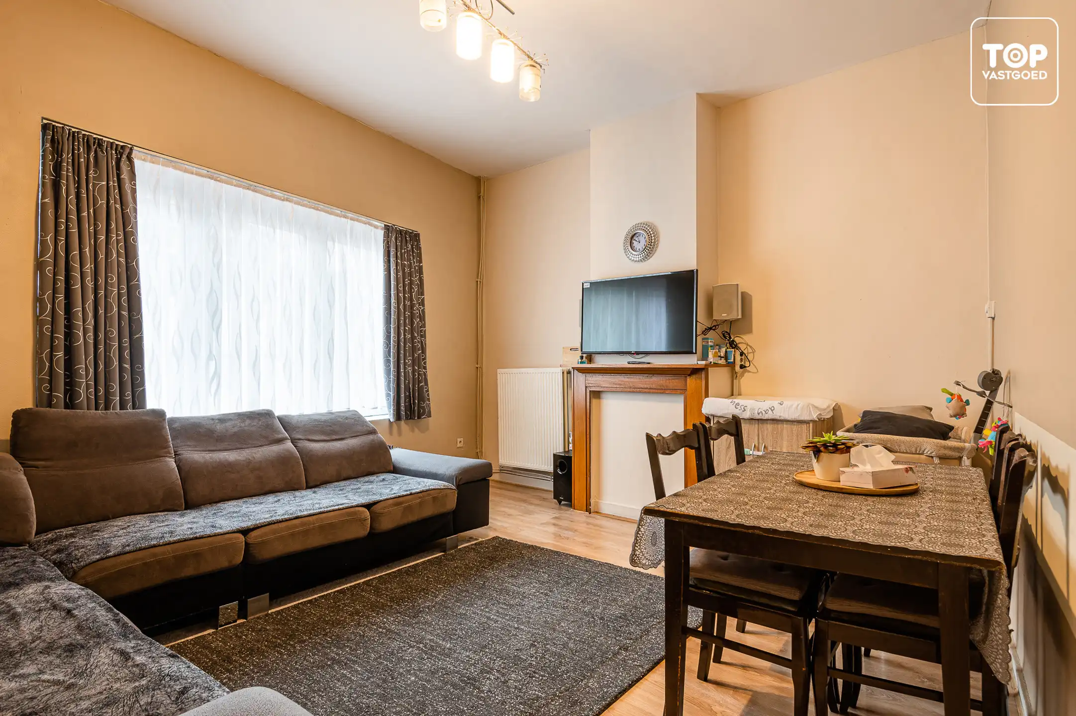 DISCREET Centraal gelegen (opbrengst) eigendom met verhuurd handelsgelijkvloers en 2-slaapkamer woonst foto 8