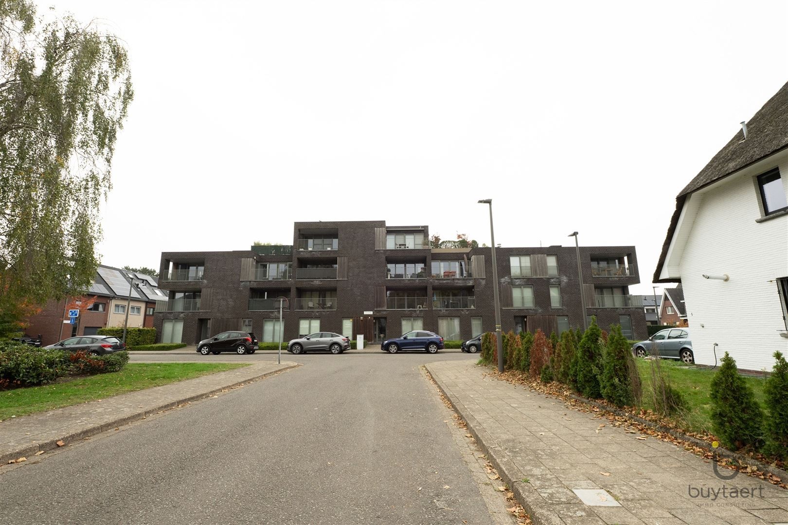 RUIME EN LICHTRIJKE PRAKTIJK IN GELIJKVLOERSAPPARTEMENT MET PRIVÉ-TUIN foto 40