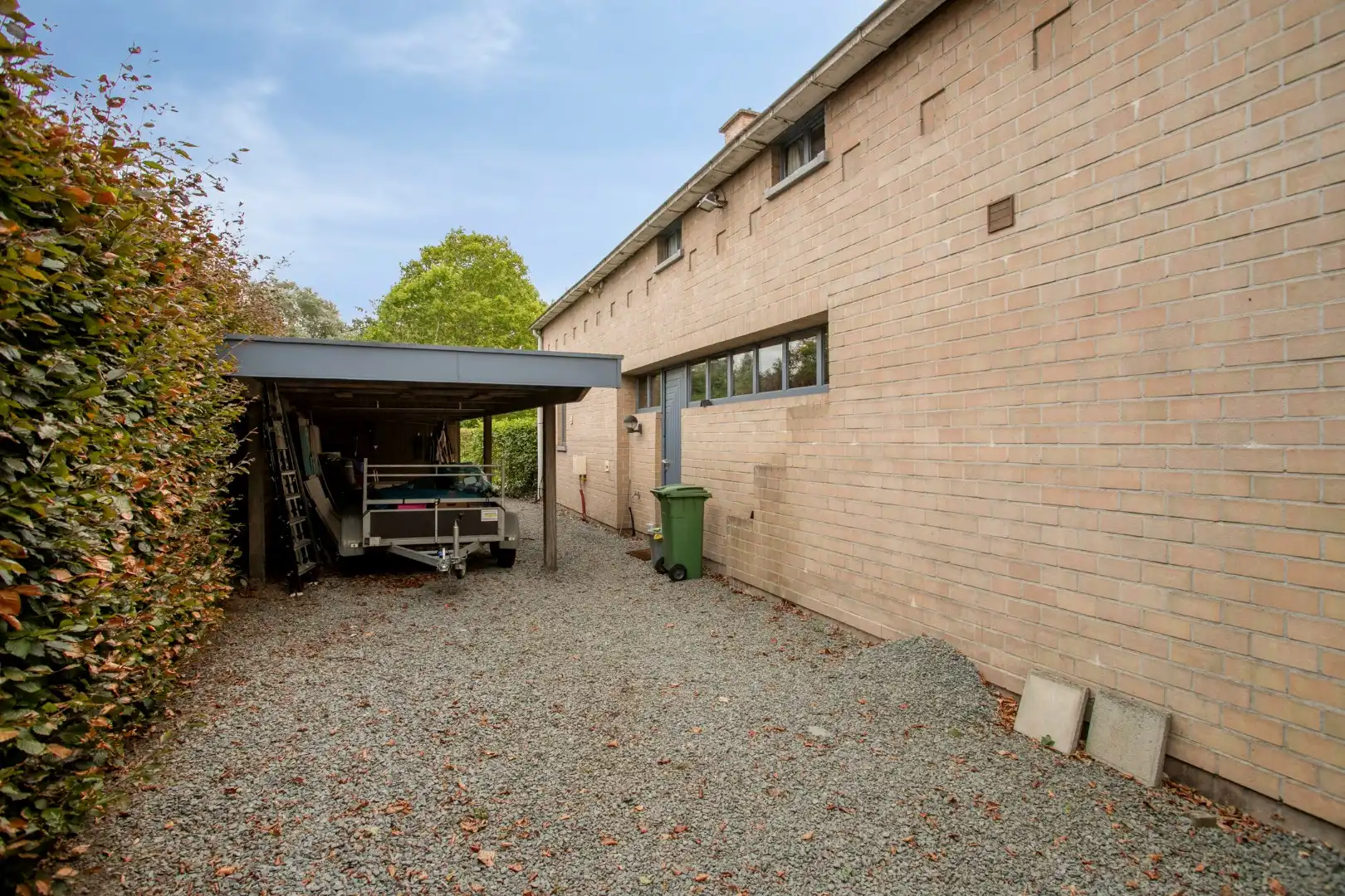 Rustig gelegen multifunctionele architecturale parel met prachtige tuin foto 27