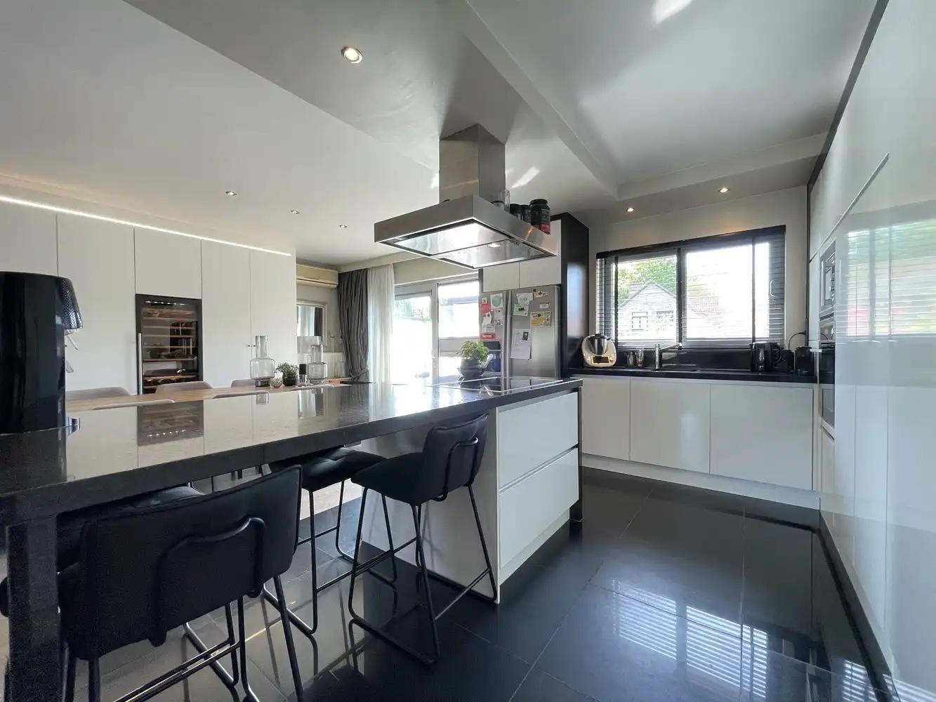 Halfopen bebouwing bestaande uit polyvalent gelijkvloers met woonst foto 11