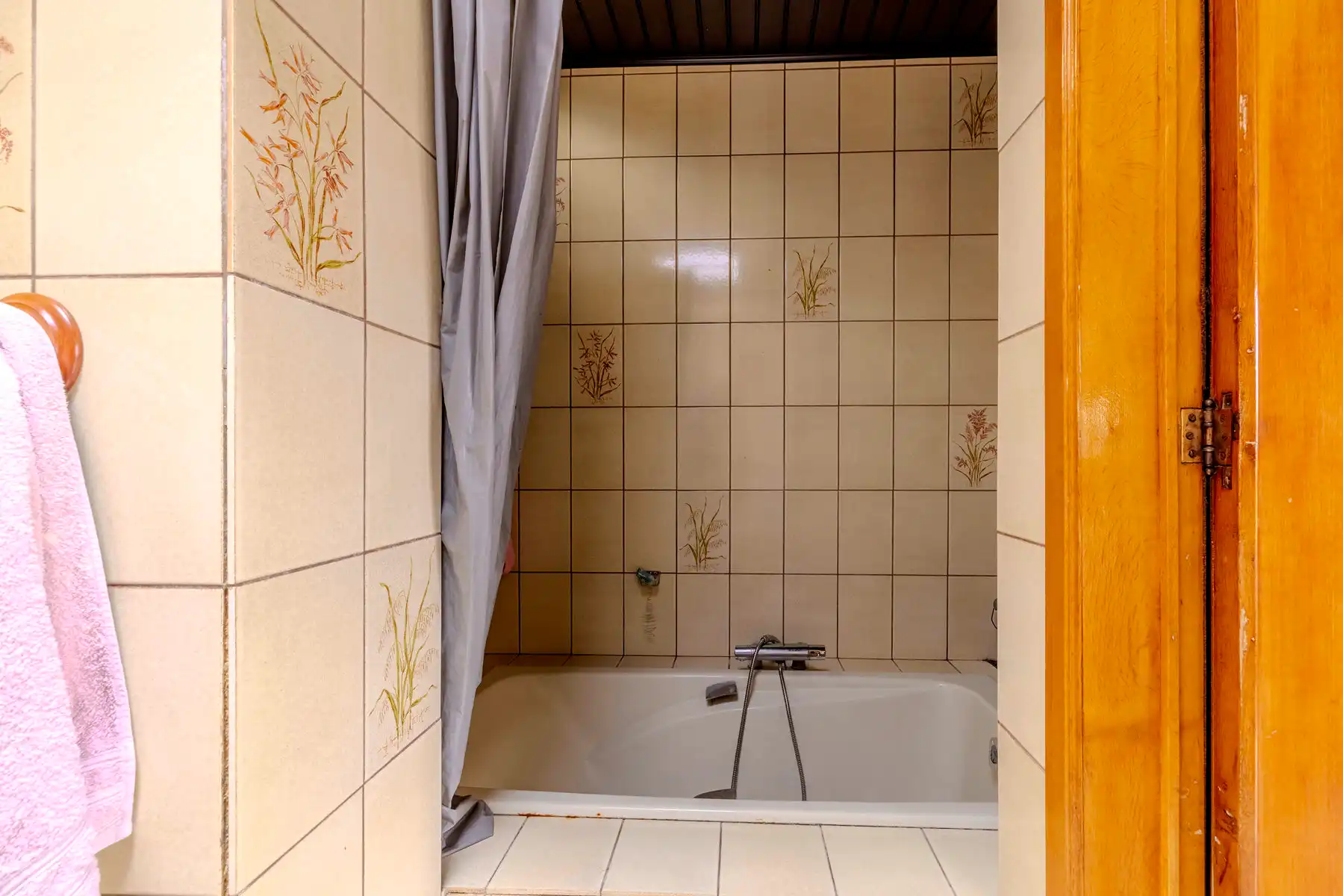 HOB met 3/4 slpk, voor- en zijdeur, garage en tuin op 702m² foto 13