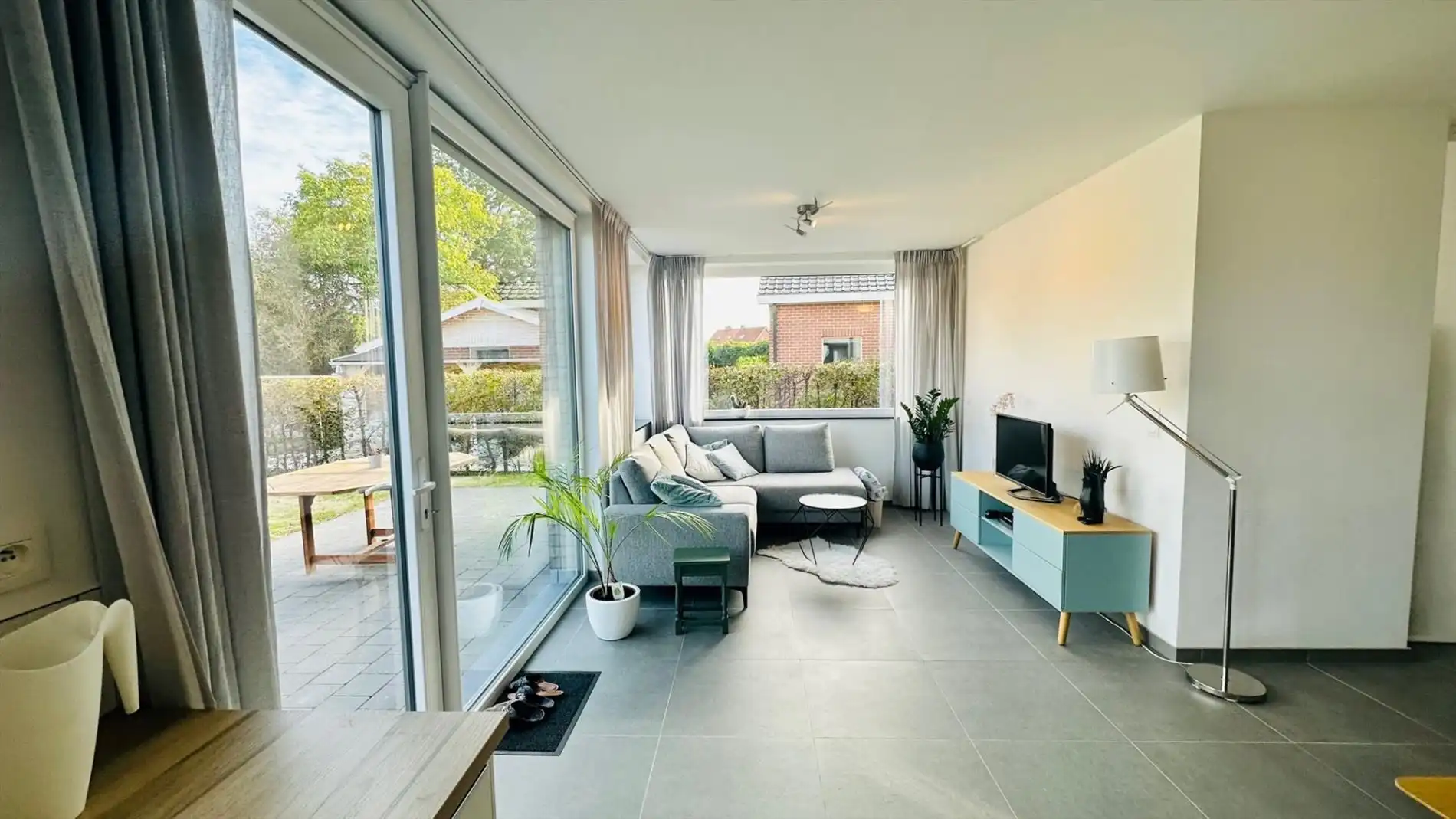 Gelijkvloers appartement met zonnepanelen - tuin - garage foto 4