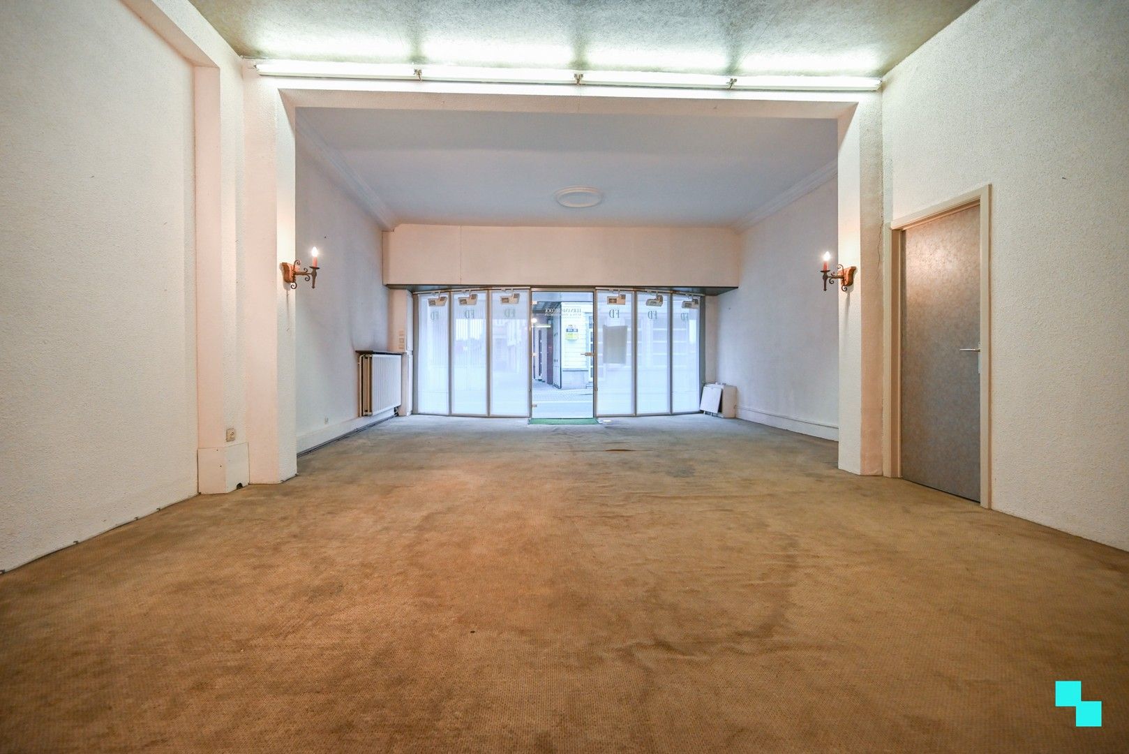 Ruime woonst met tal van mogelijkheden nabij centrum Izegem foto 3