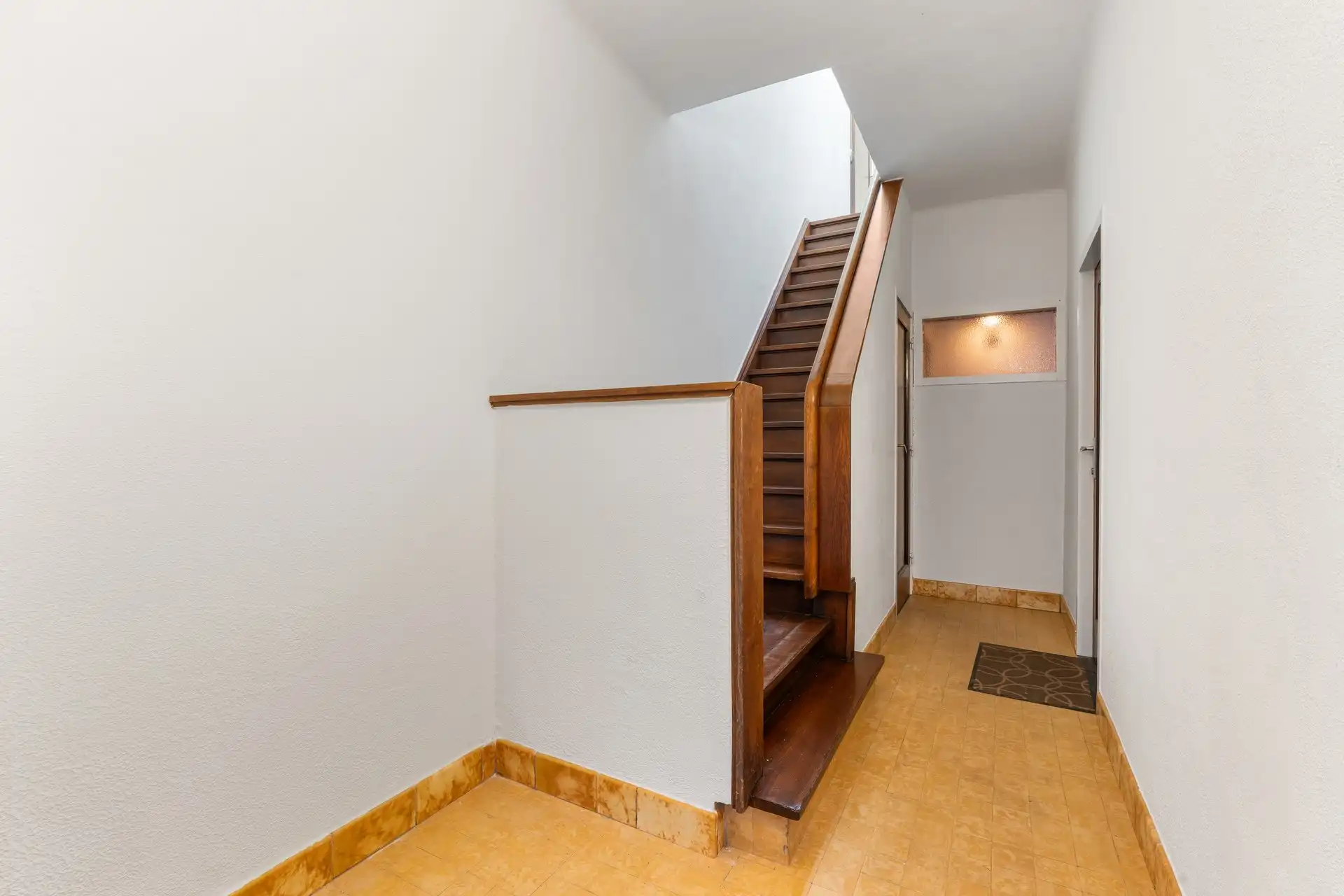 Gerenoveerde één/meergezins/kangeroe woning met 4 mog 5 slaapkamers en tuin. foto 17