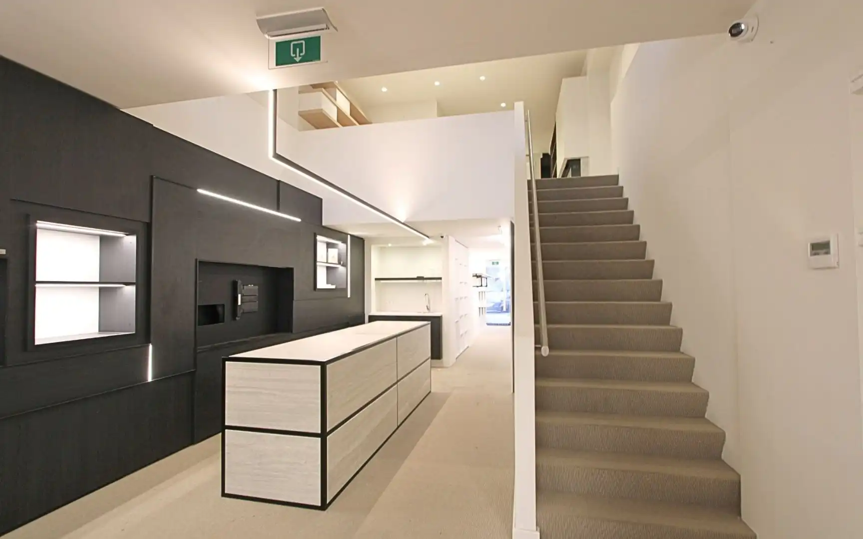 handelspand te huur Lippenslaan 210 foto 2