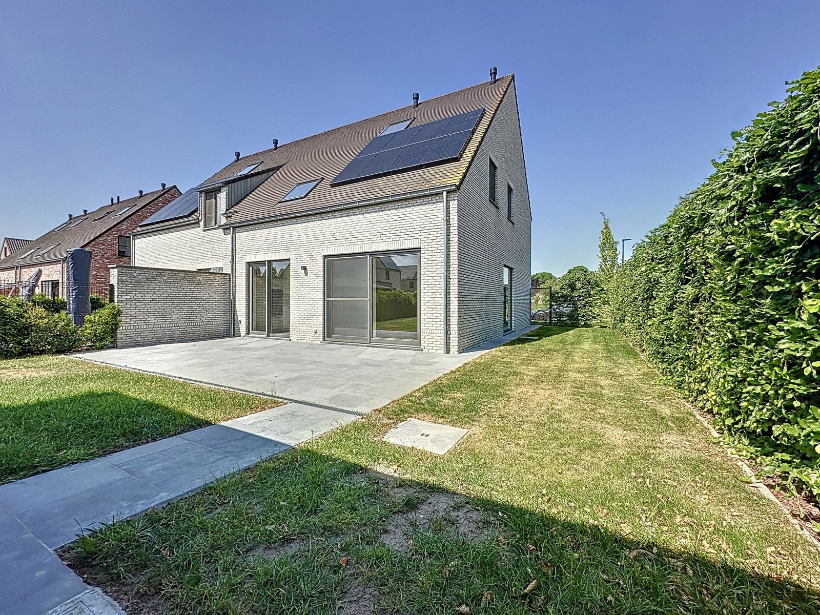 Luxueus afgewerkte driegevel-villa met 5 slaapkamers foto 27