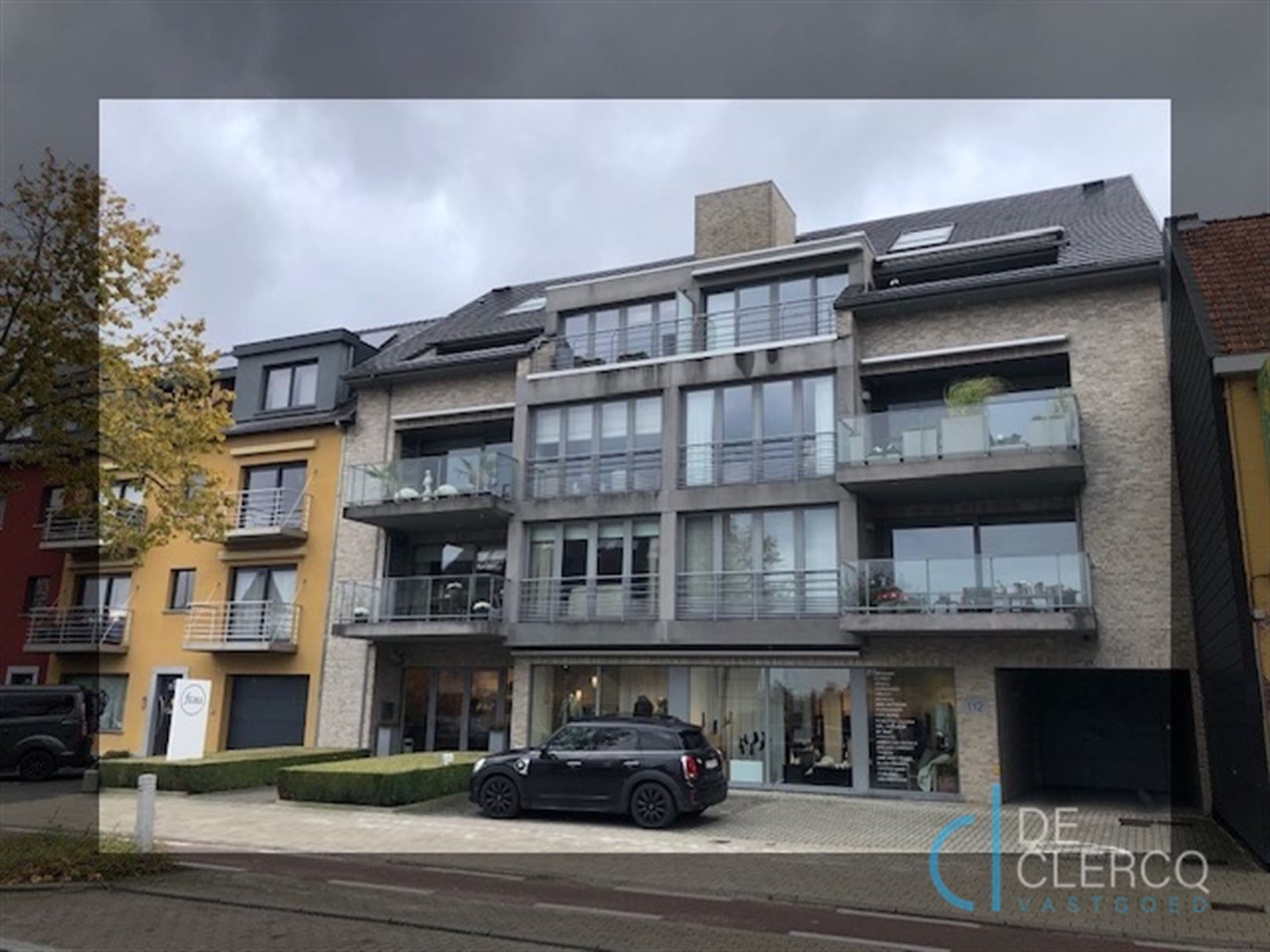 Zeer ruim appartement met garage TE HUUR in het centrum van Lochristi! foto {{pictureIndex}}