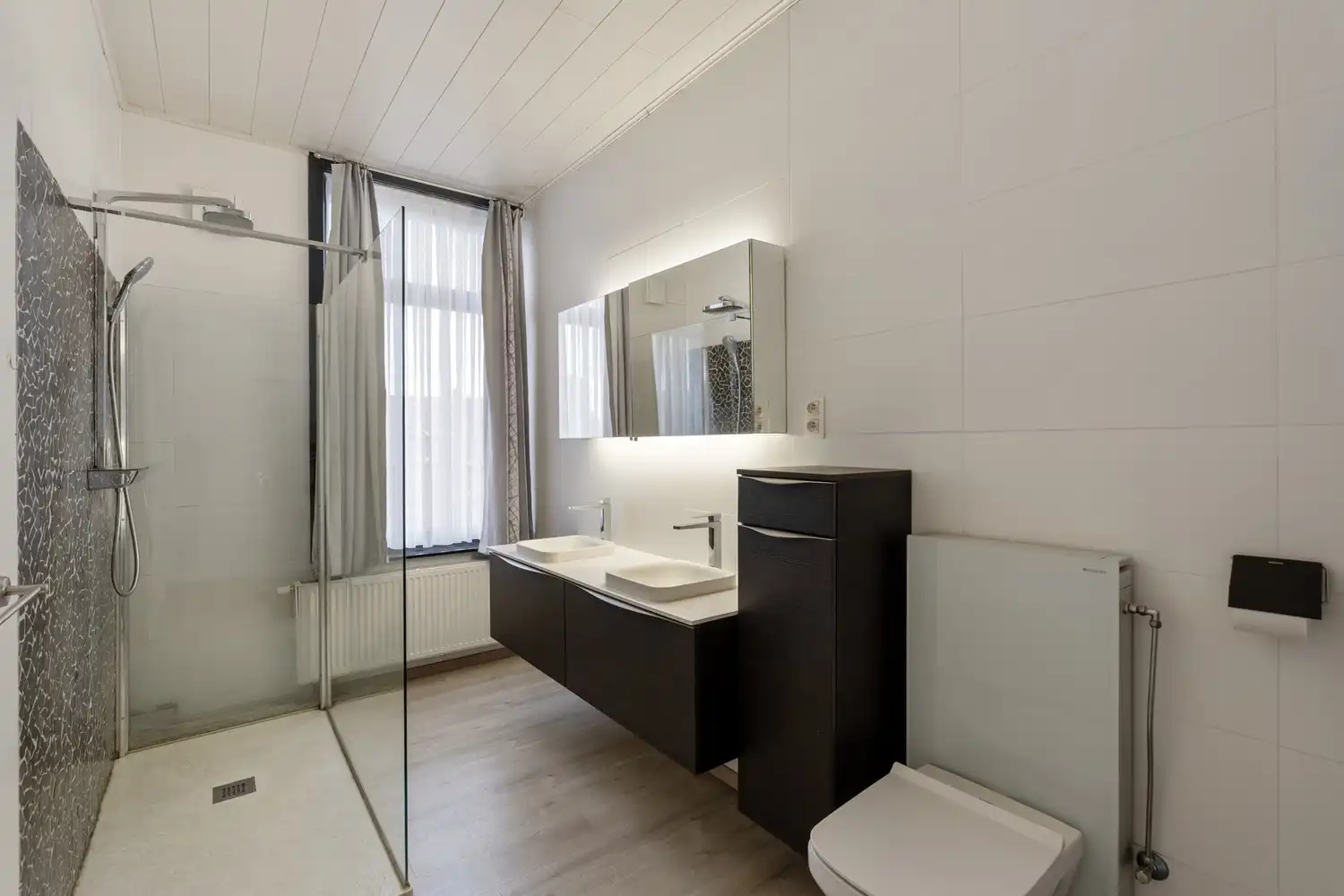 Gerenoveerde en energiezuinige woning met 4 slaapkamers en een tuin grenzend aan het Mariapark te Leuven! foto 18