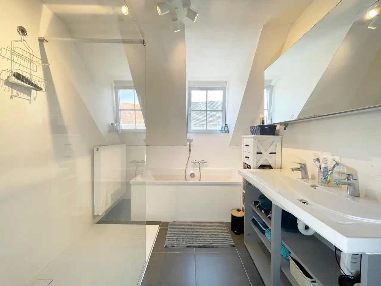 Recente woning te Diksmuide (Keiem) foto 15