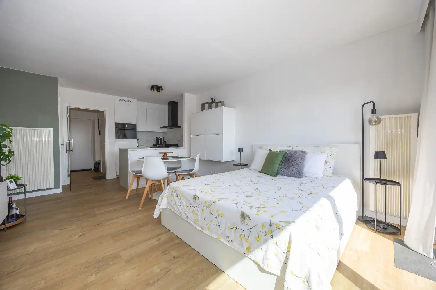 Gerenoveerde studio met terras en open zicht nabij zee foto 2