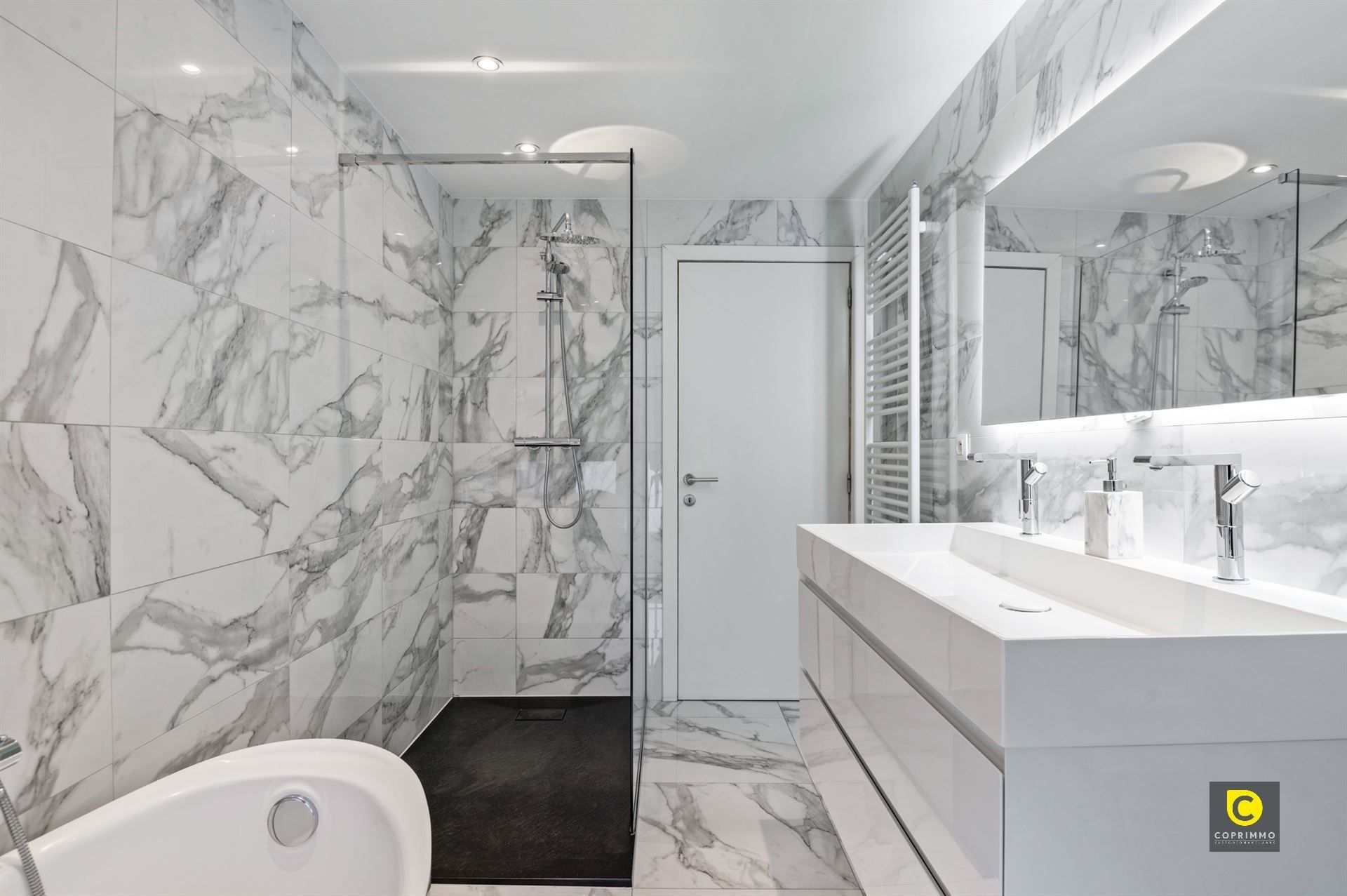 Prachtig gerenoveerde woning met 2 à 3 slpks en stadstuin! foto 9