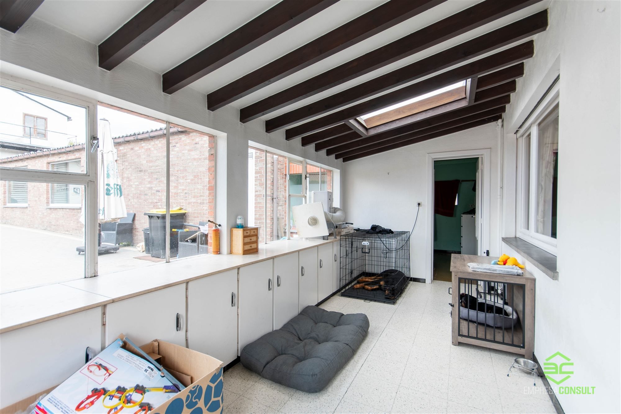 Zeer ruime gezinswoning met achtergelegen loods van 125m²! foto 8