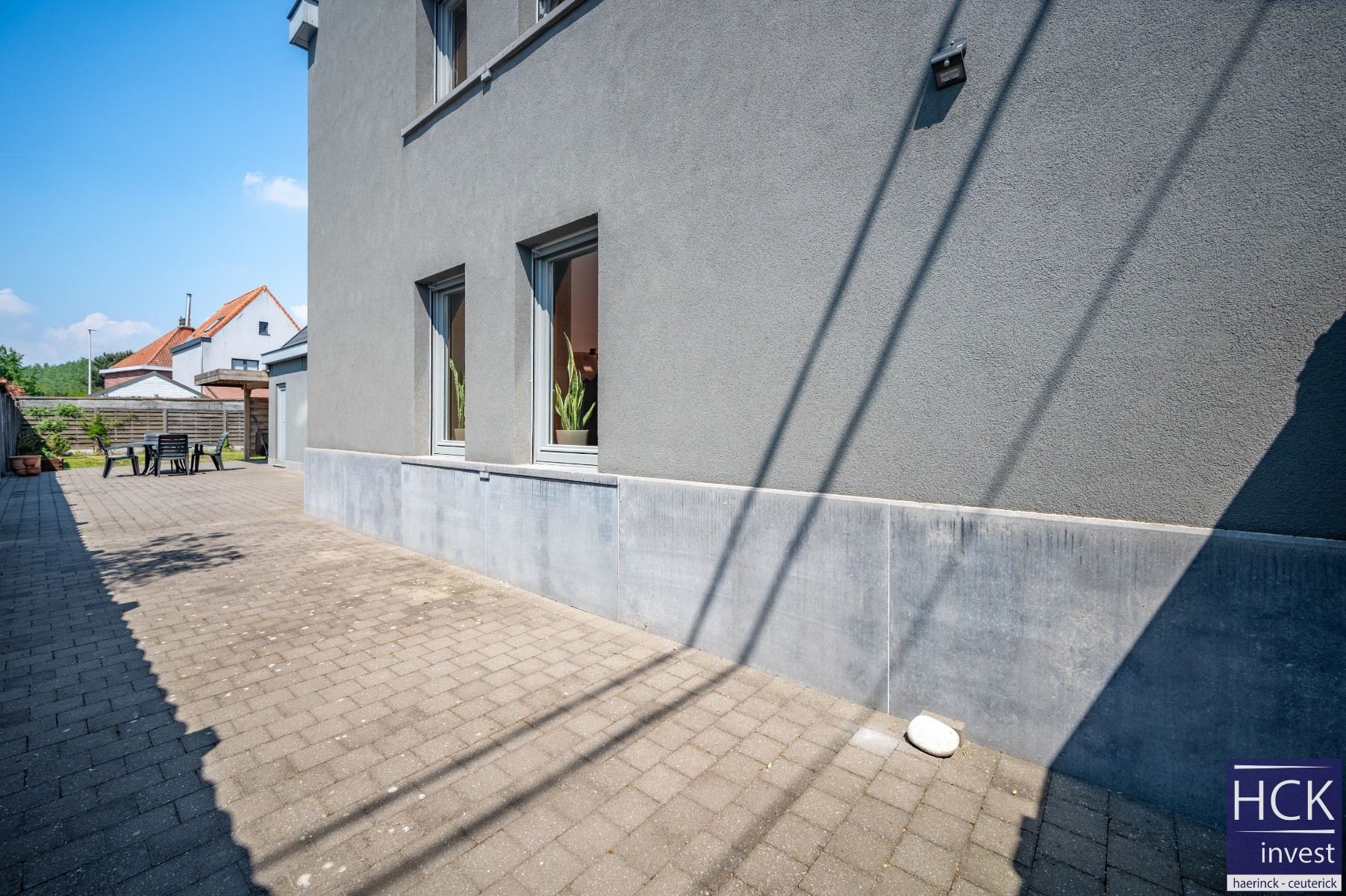 DEINZE - Instapklare woning met 2 SLPK. en tuin op topligging! foto 16