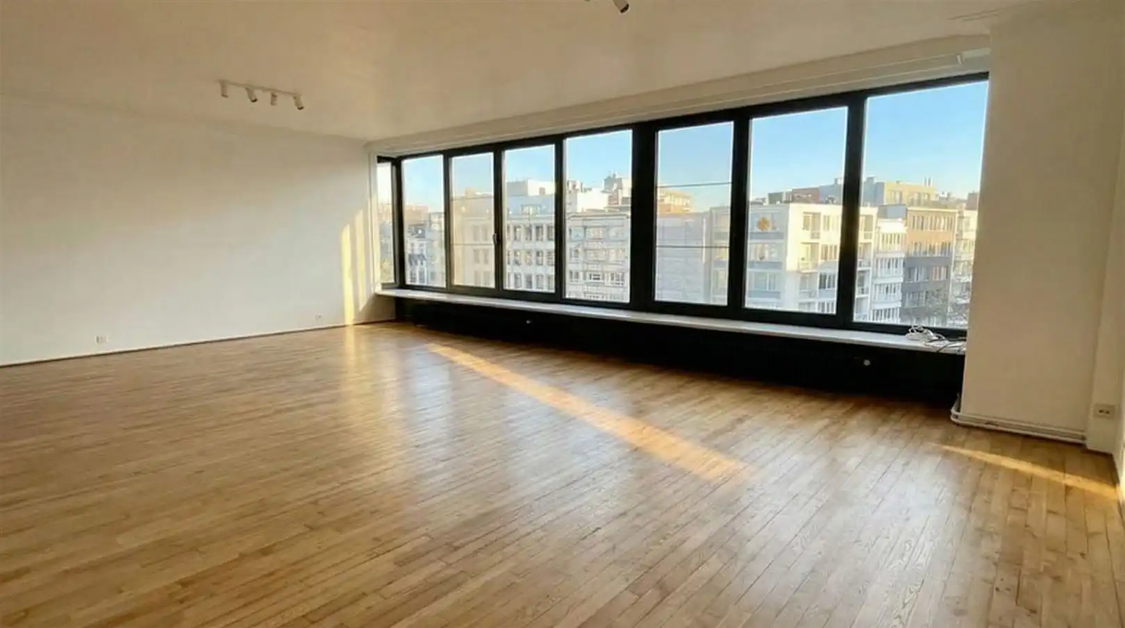 Ruim appartement in centrum Antwerpen   foto 2