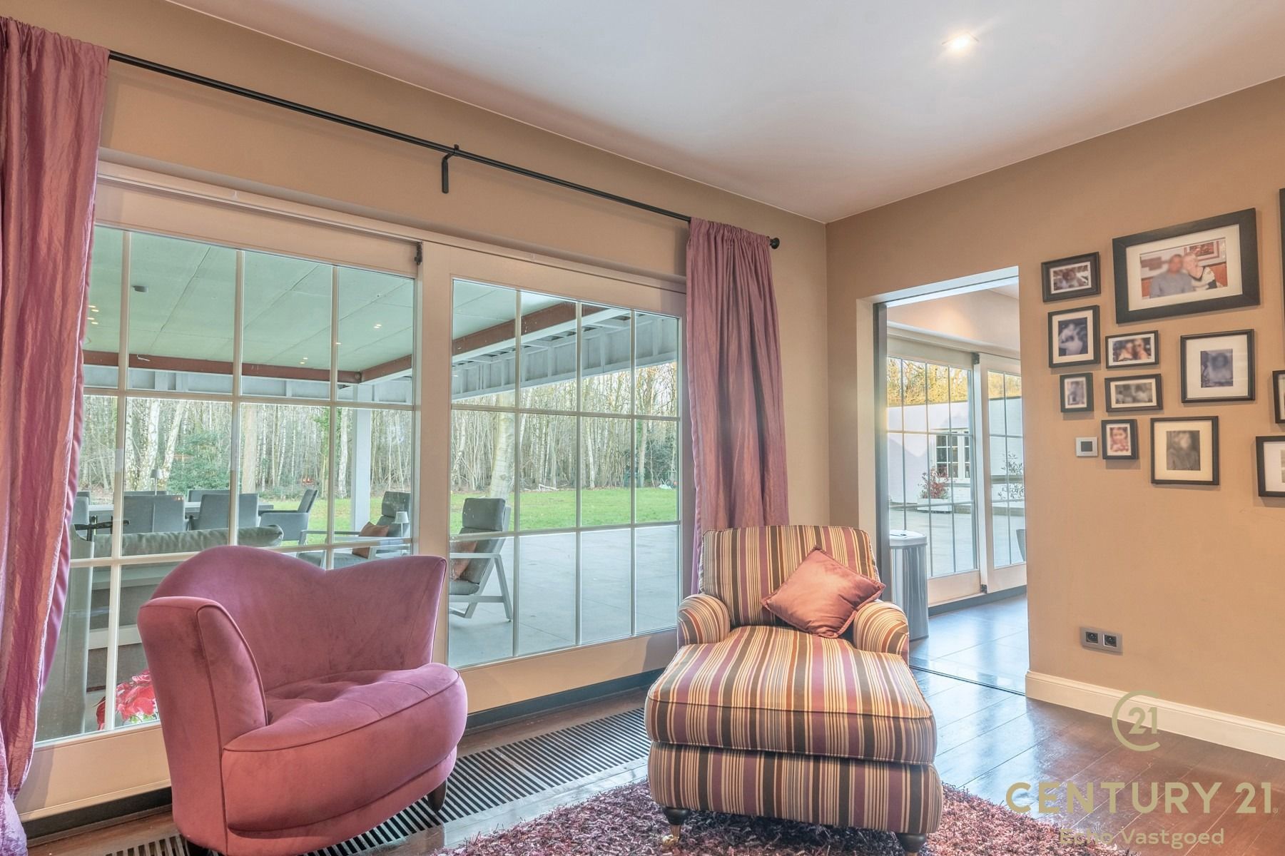 Villa met 5 slaapkamers, 3 badkamers en uniek groen uitzicht foto 9