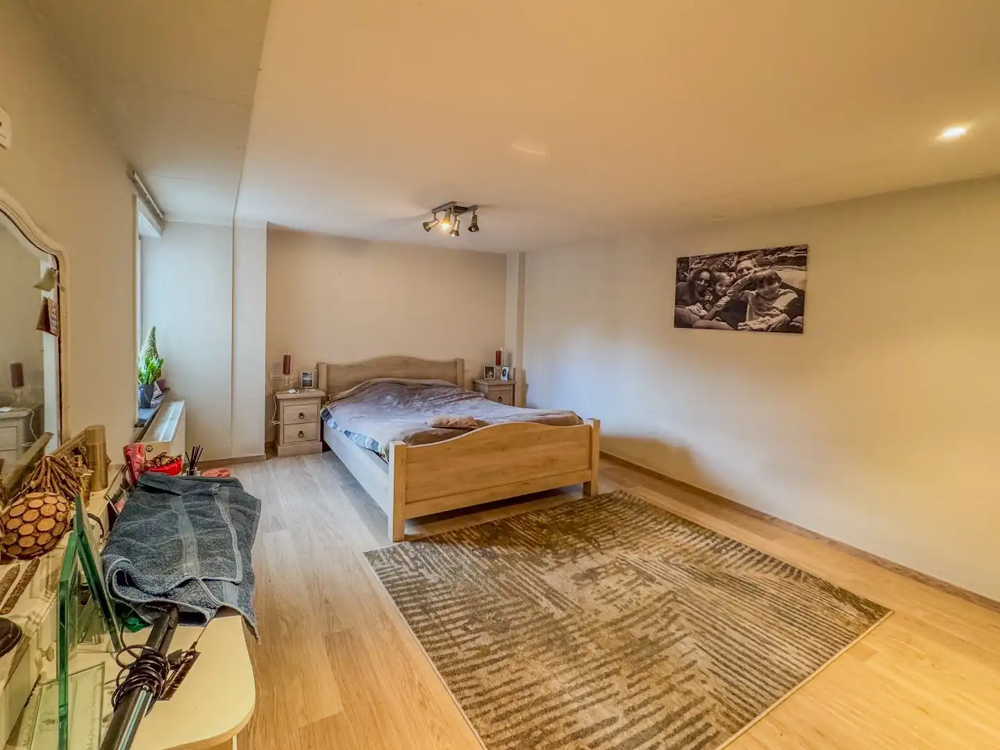 Zeer ruim appartement met 3 slaapkamers, 3 badkamers en gigantisch terras. foto 9