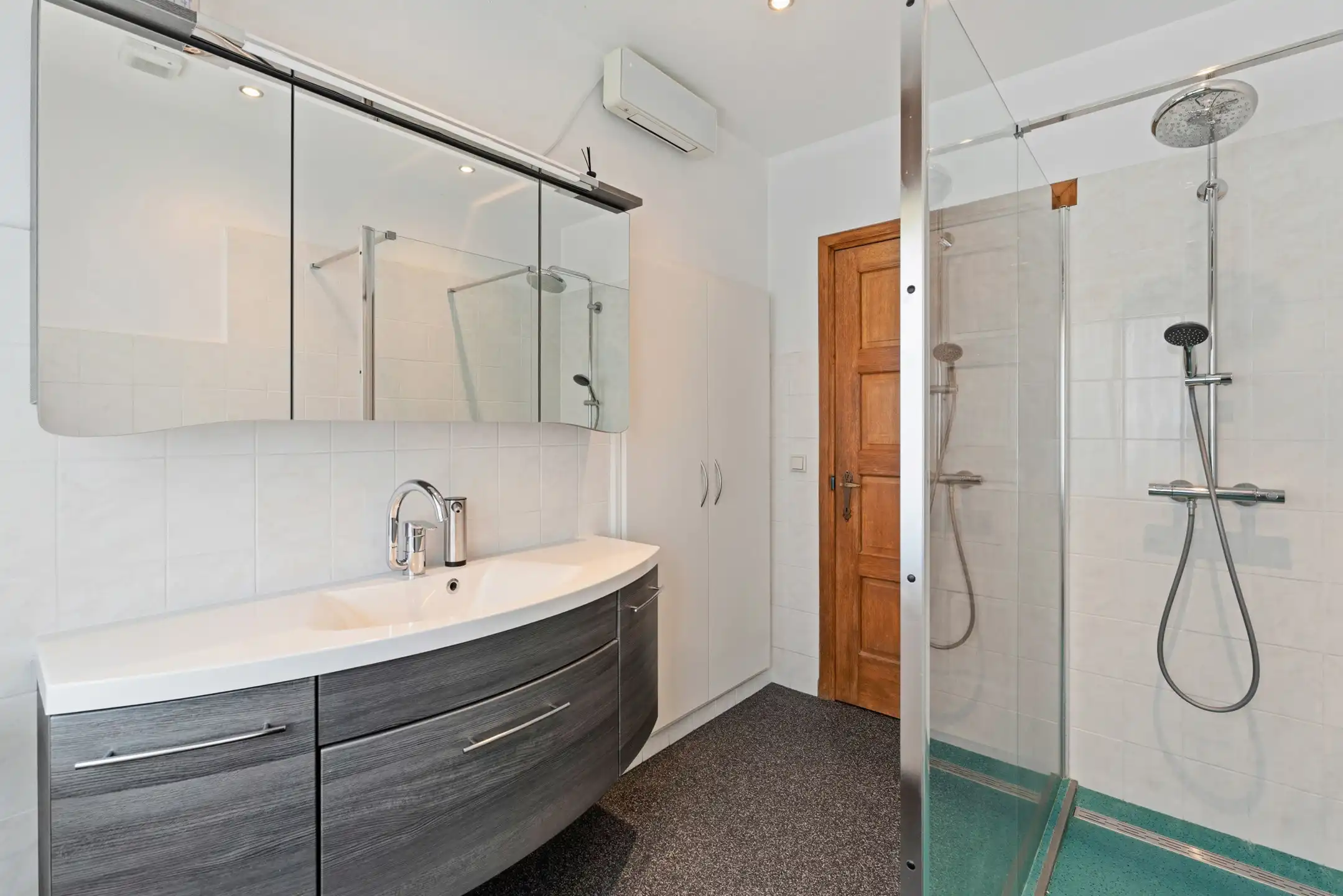 Instapklare woning met zwembad in Valmeer foto 18