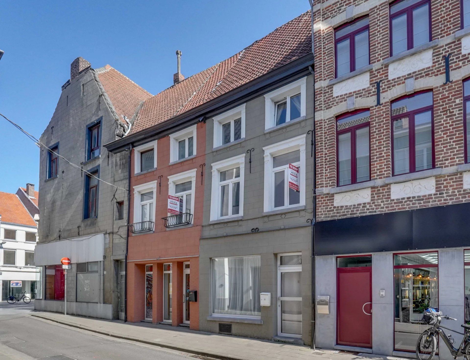 Ruime, te renoveren stadswoning foto 2