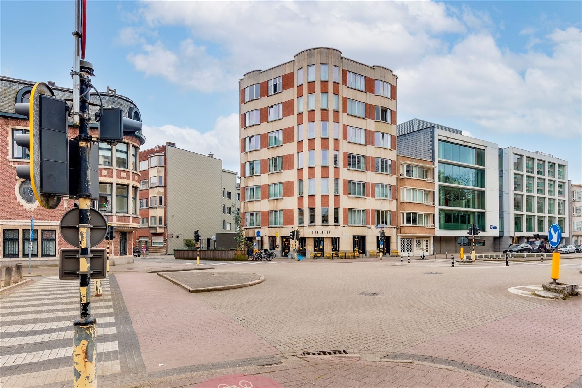 Instapklare en lichtrijke studio op centrale ligging foto 7