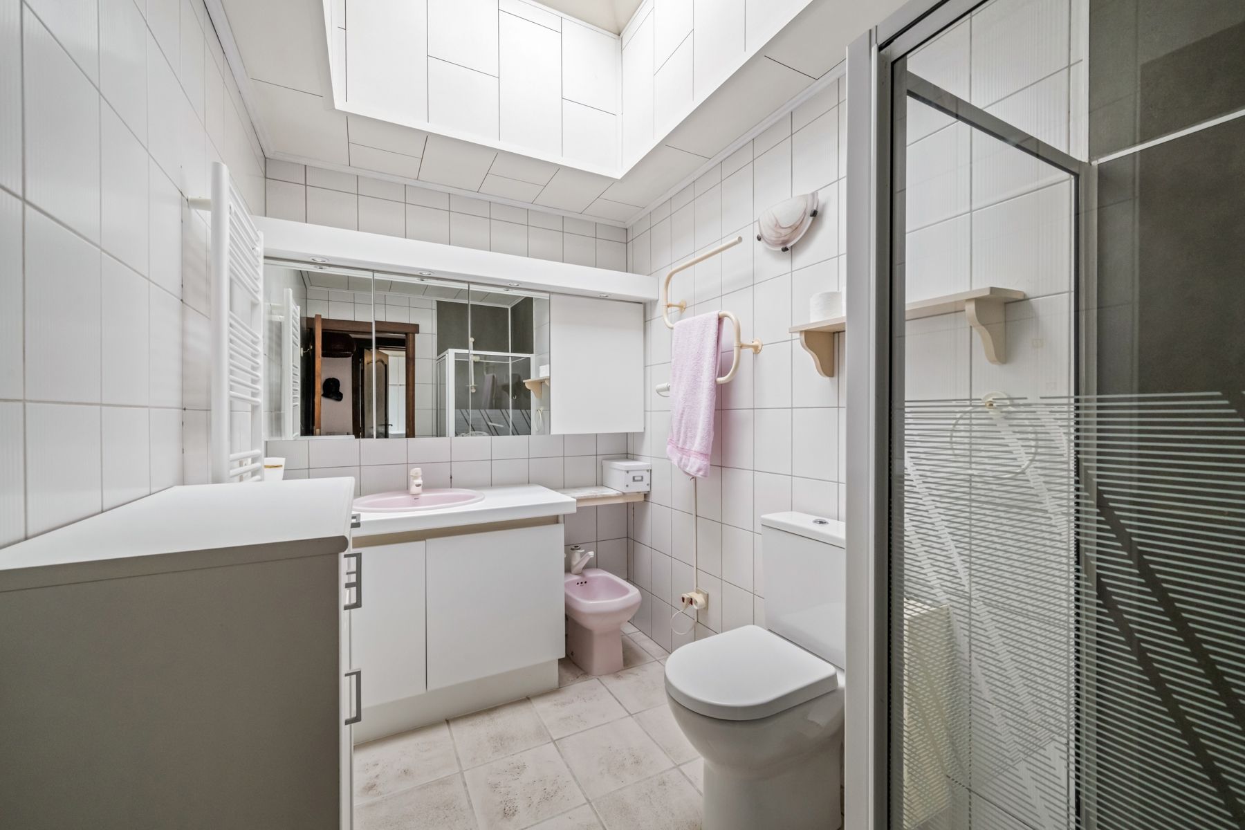 Ruime woning met tuin en bijgebouwen in rustig Sint-Kruis. foto 15