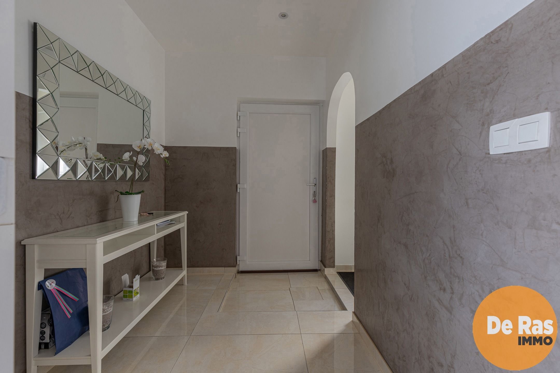 OORDEGEM - Instapklare woning met 4 kamers op goede locatie foto 3