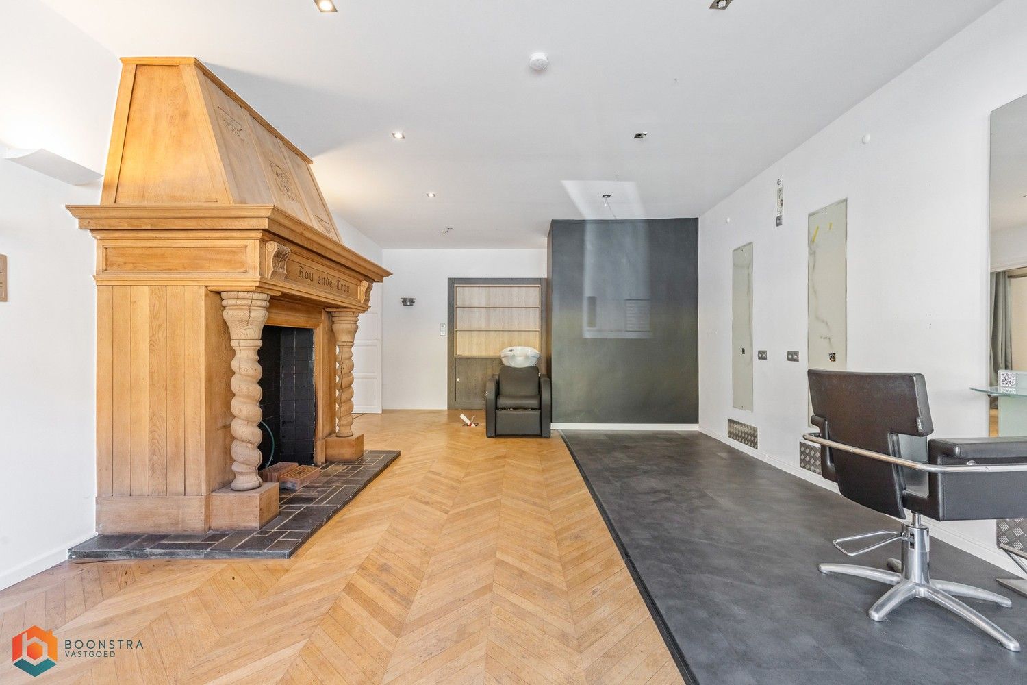 Ruime woning met handelsruimte en grote garage / werkplaats foto 7