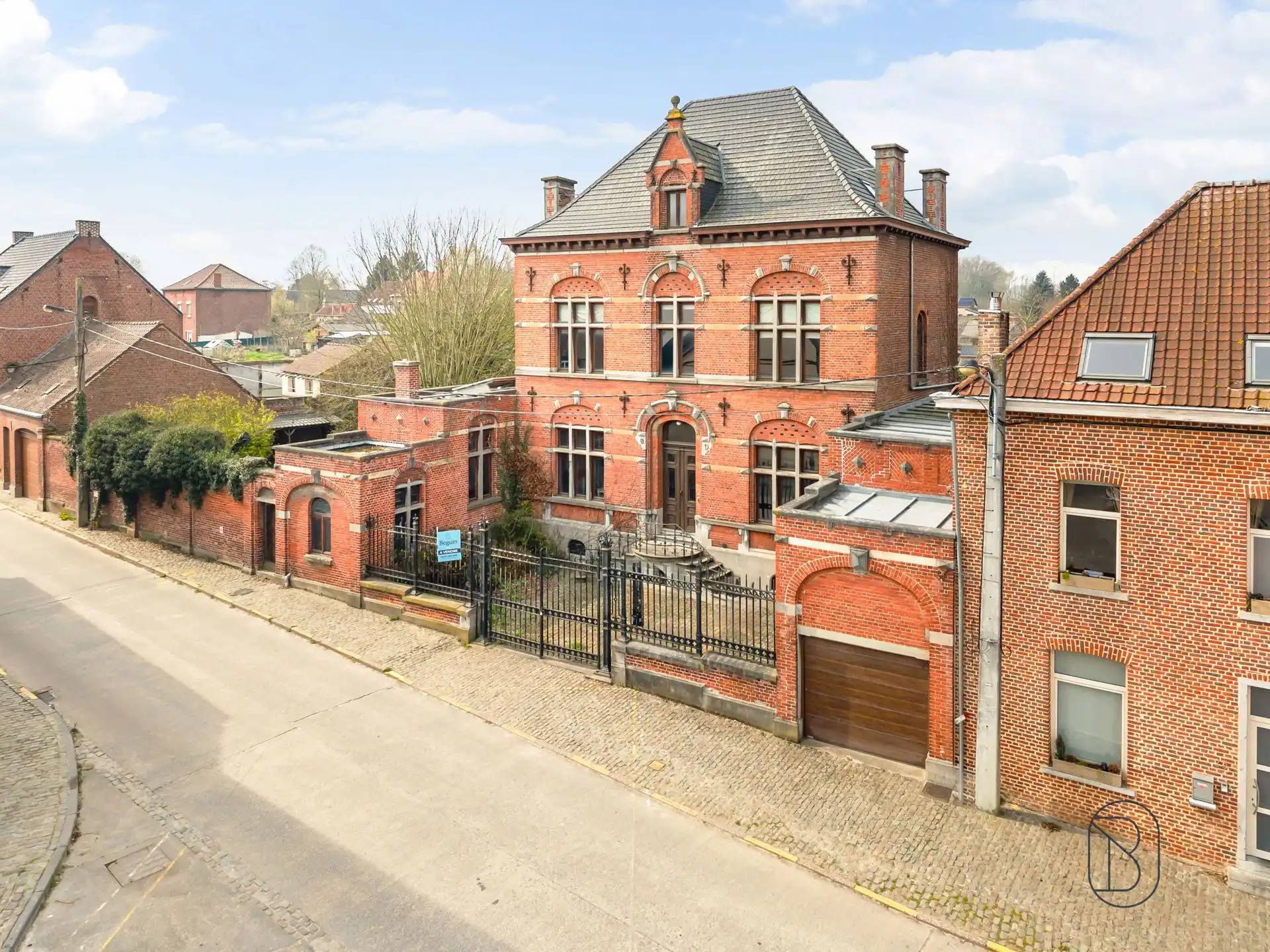 Imposante notariswoning met prachtige tuin! foto 3