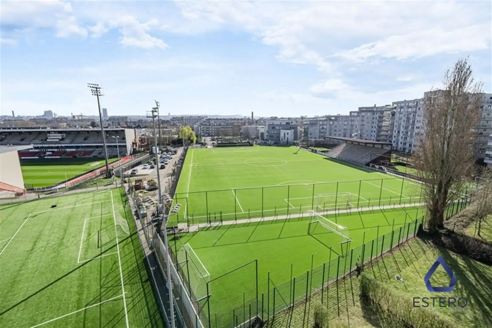 Ruim 2-slpkappartement met terras en uitzicht op de stad foto 13