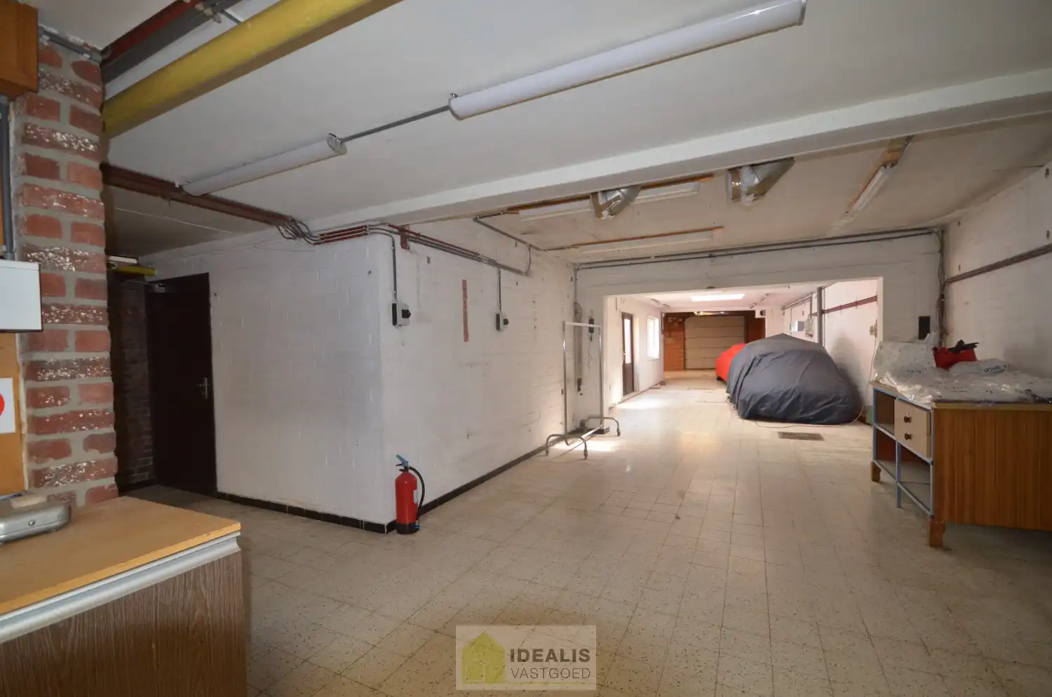 IDEALIS VASTGOED - Handelspand van +-185m² op een gunstige commerciële locatie, de Peltanusstraat te Pelt (Overpelt) met ruim voldoende parkeergelegenheid in de omgeving. foto 5