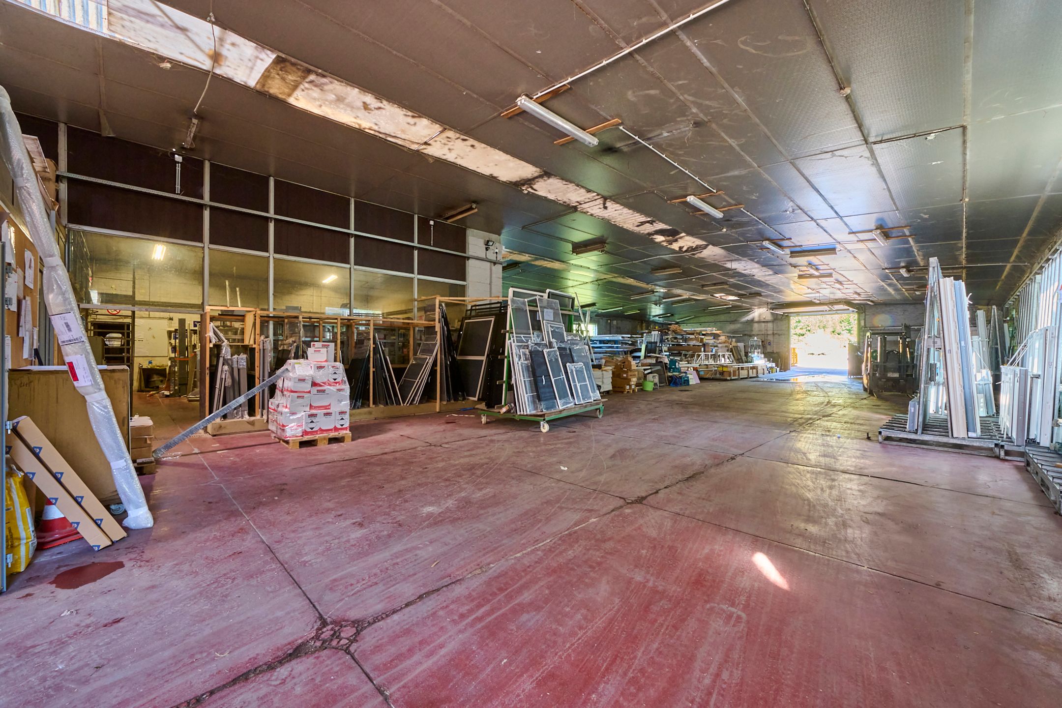 TE KOOP - Commerciële building met magazijn te Tongeren  foto 19