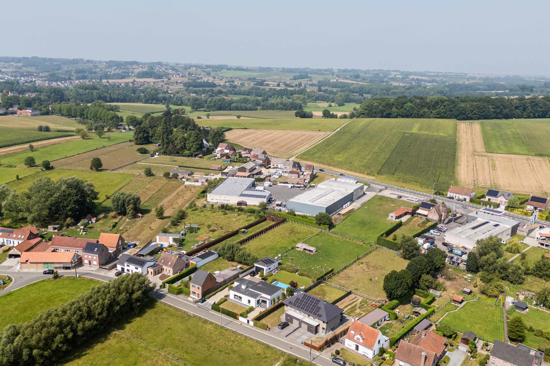 EXCLUSIEVE VILLA MET ZWEMBAD EN PRACHTIGE TUIN! foto 2