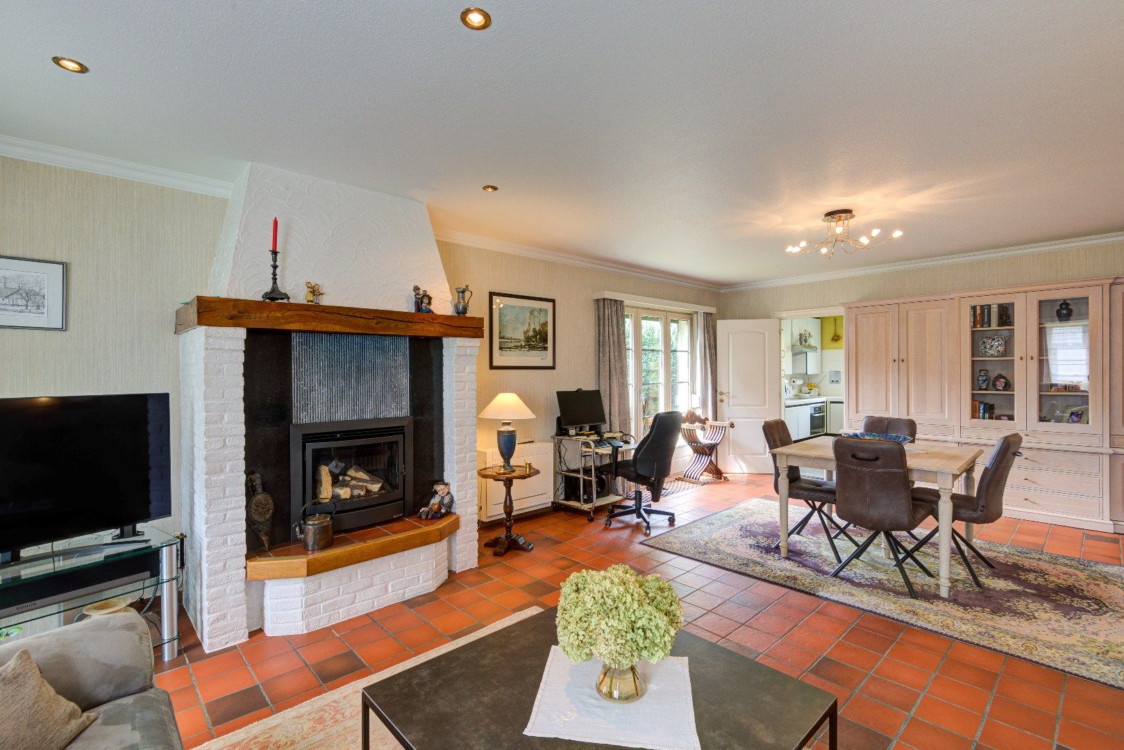 Openstaand huis in doodlopende straat op perceel van 555 m² foto 3