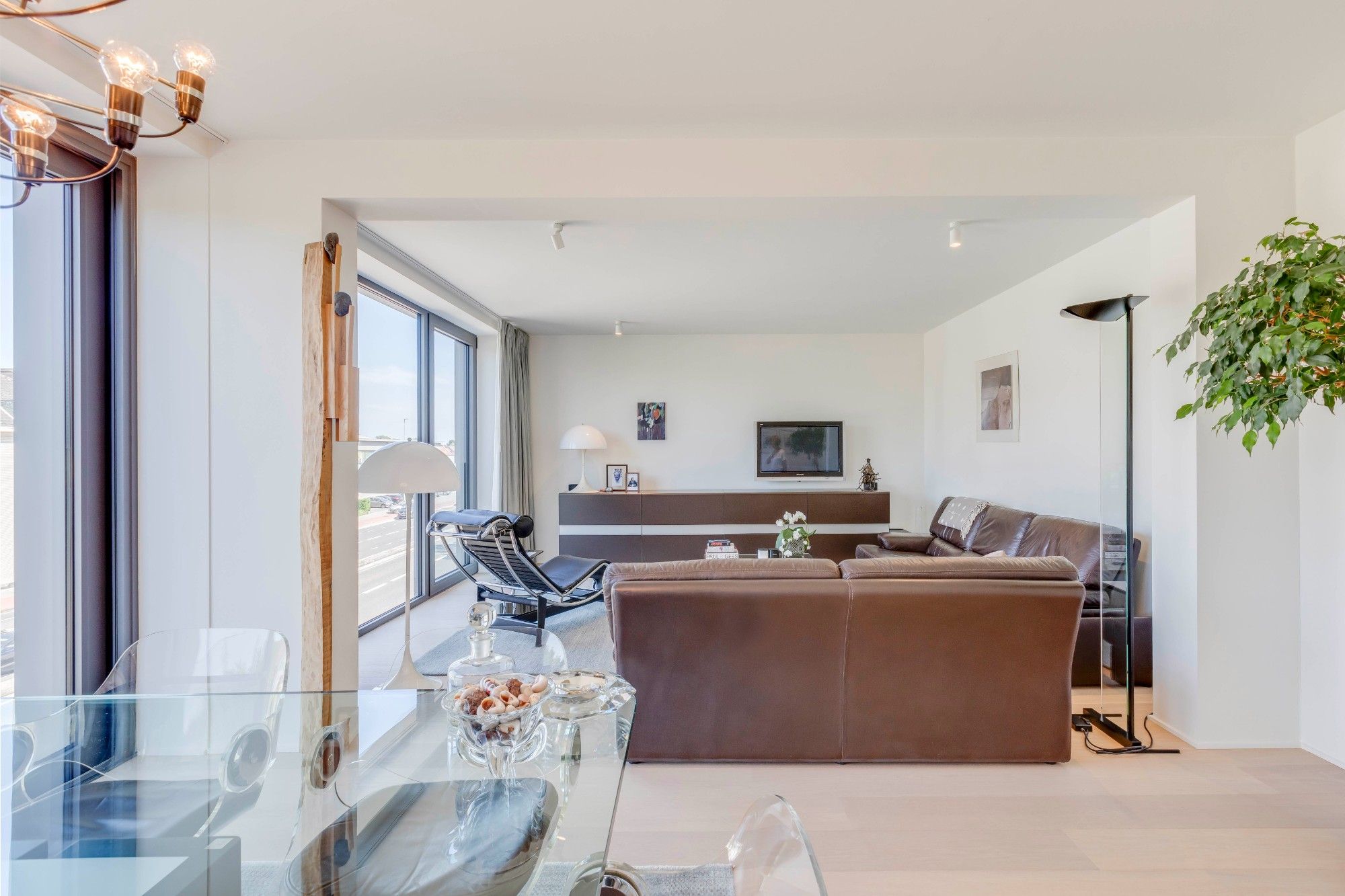 Stijlvol en lichtrijk appartement op toplocatie foto 7